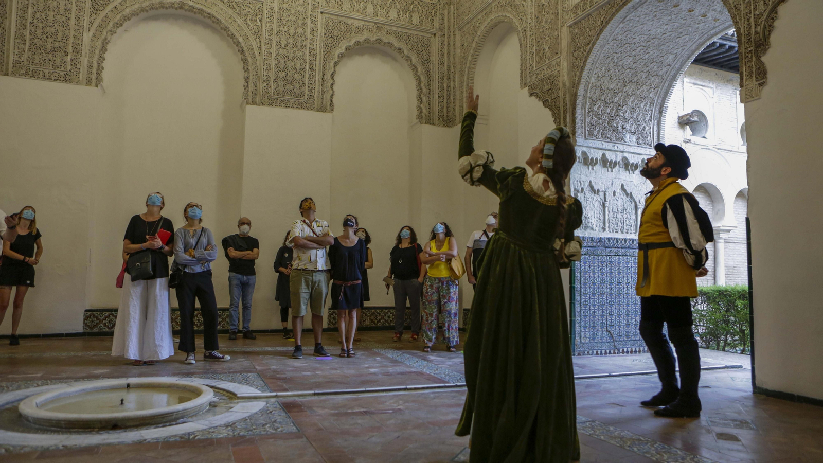 Las visitas teatralizadas en el Alcázar en imágenes