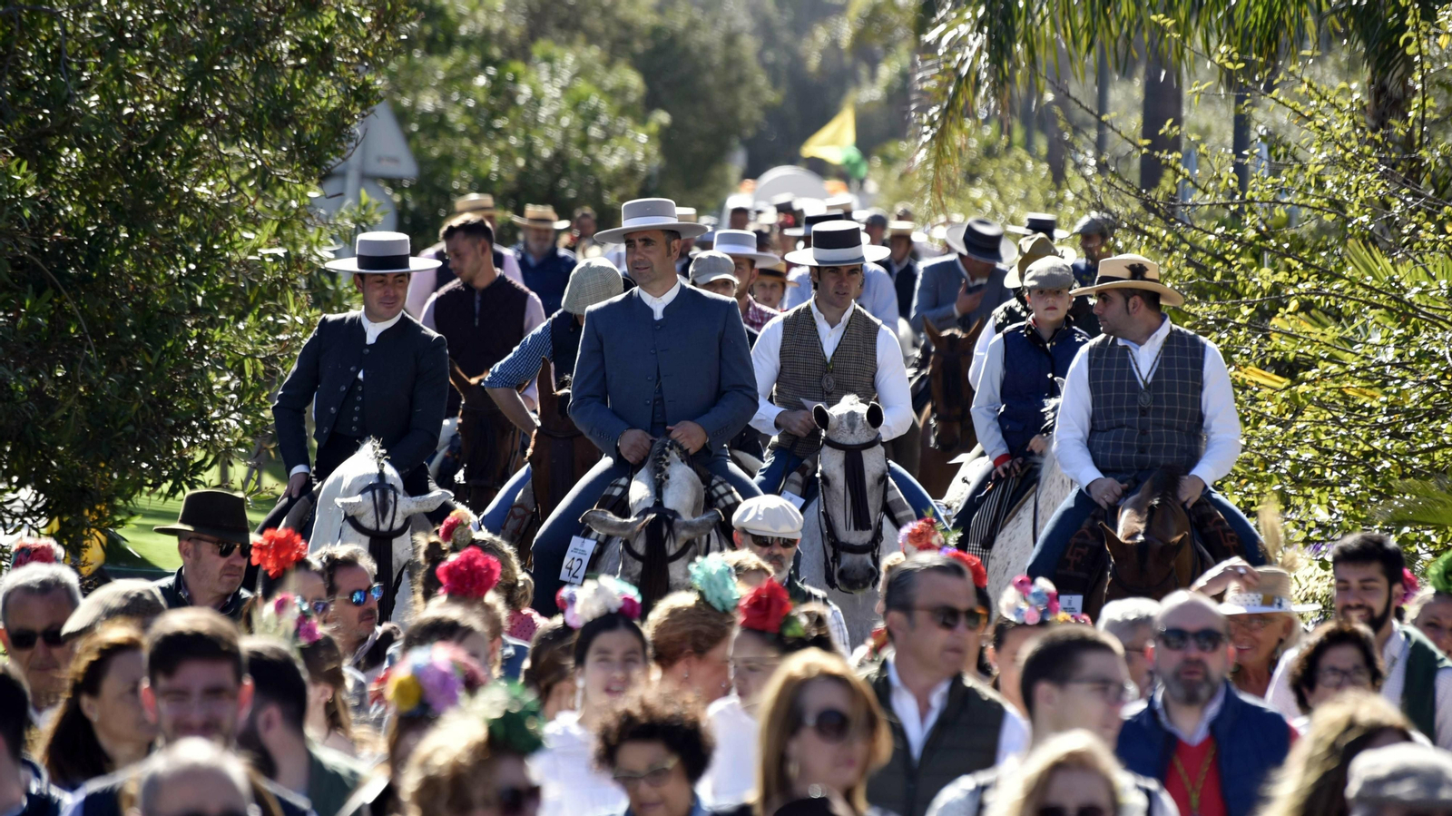 Salida de la Romería de Los Barrios en imágenes