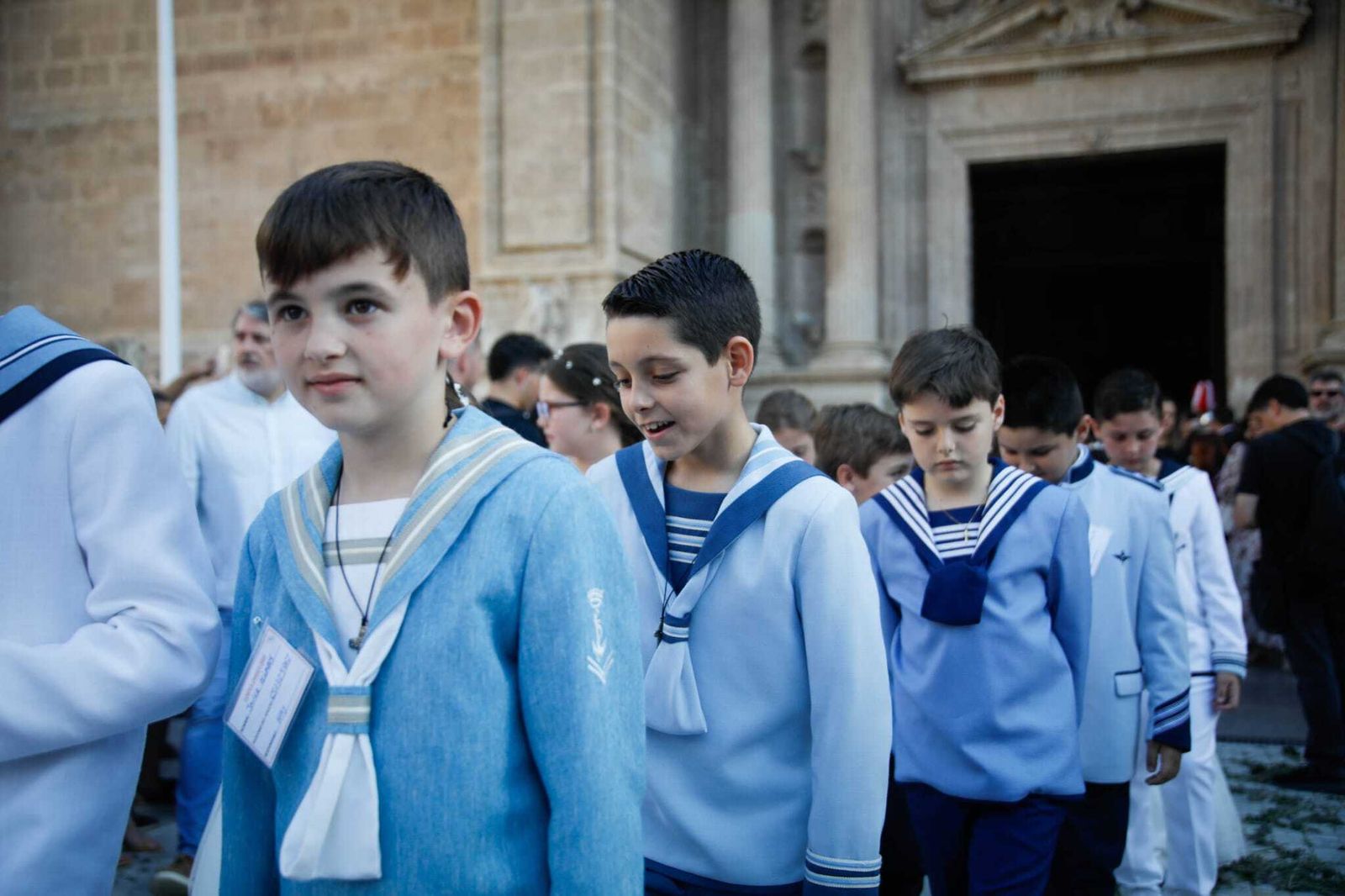 Imágenes de la procesión del Corpus Christi en Almería: así han sido la misa y la posterior marcha por la capital
