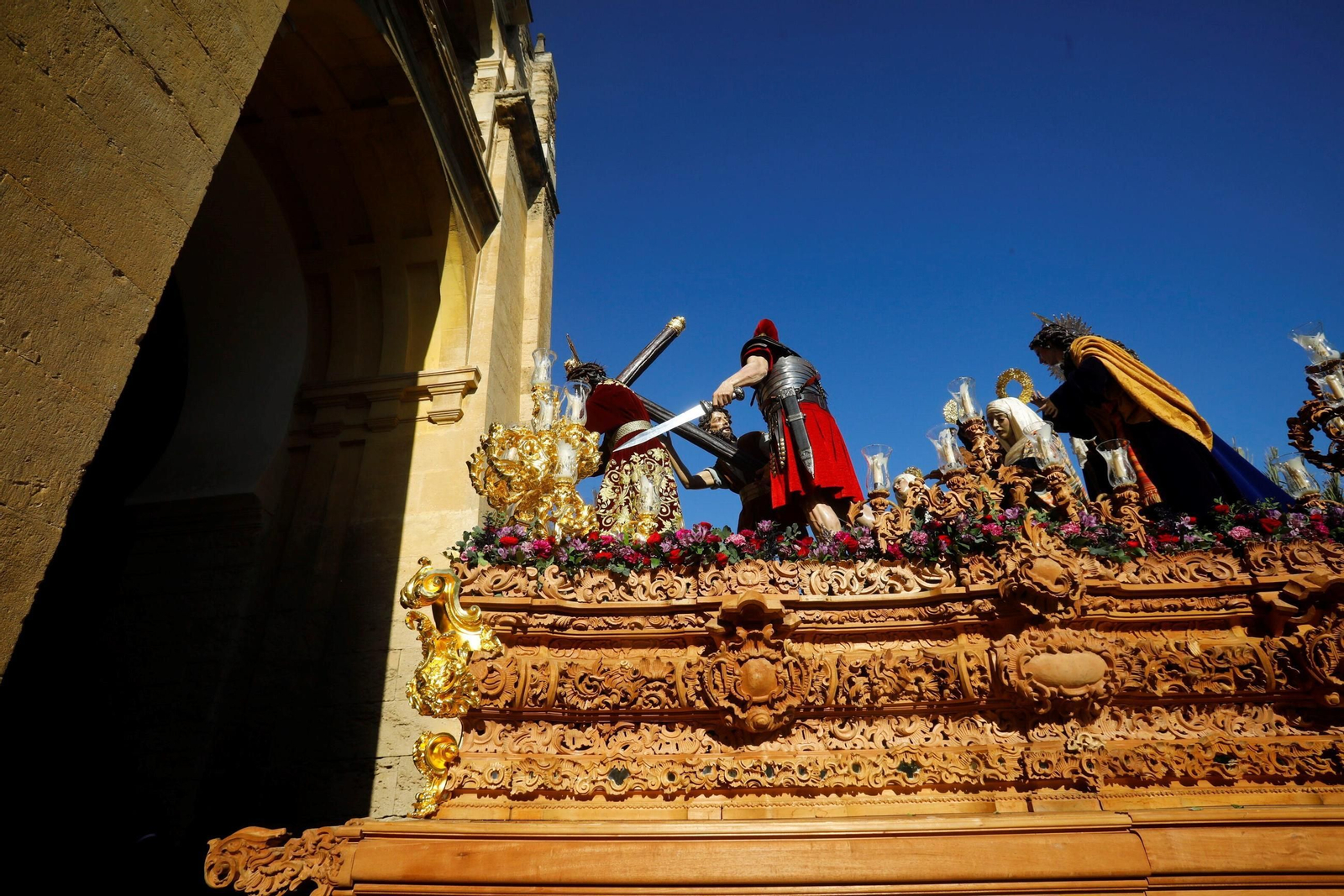 Las mejores fotos de los traslados de regreso de las hermandades tras el Magno Vía Crucis de Córdoba