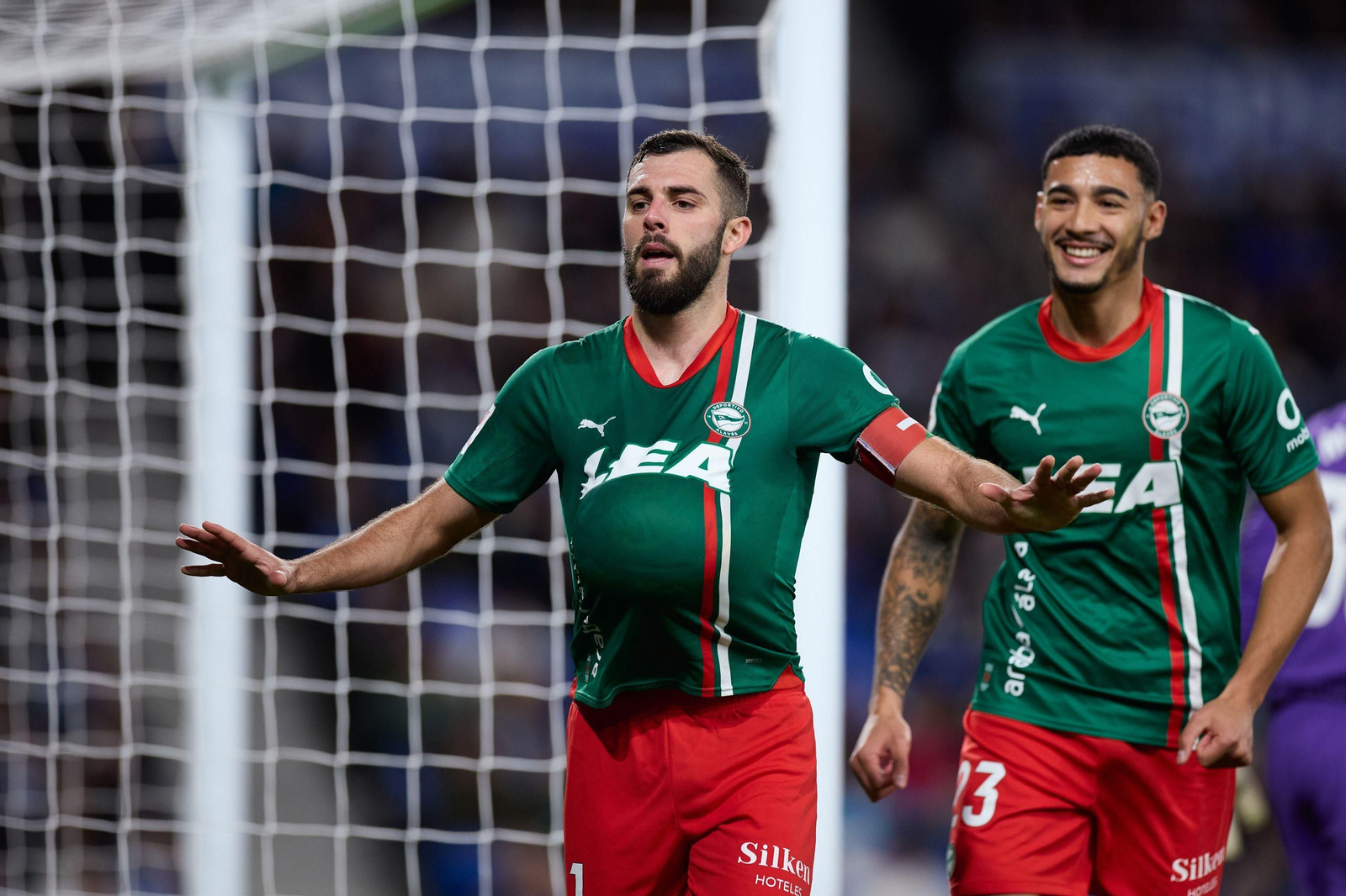 Luis Rioja celebra un gol con el Alavés.