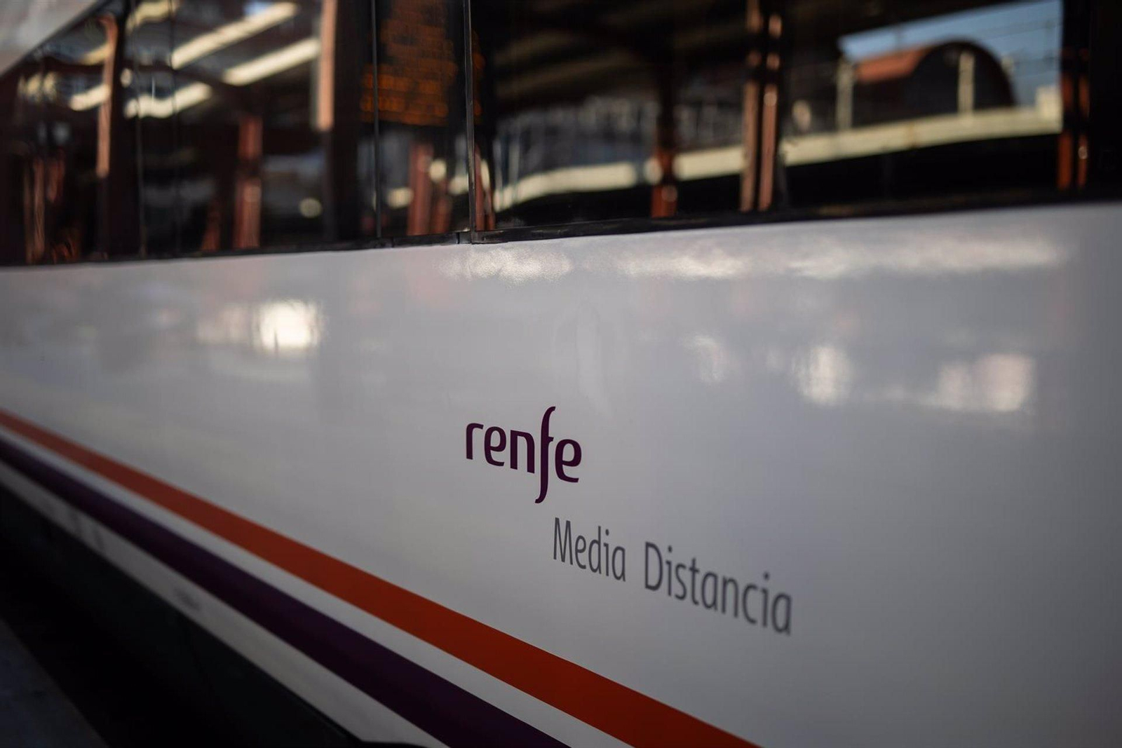 Retrasos de una hora en los trenes de Media Distancia y Cercanías de Sevilla por una avería