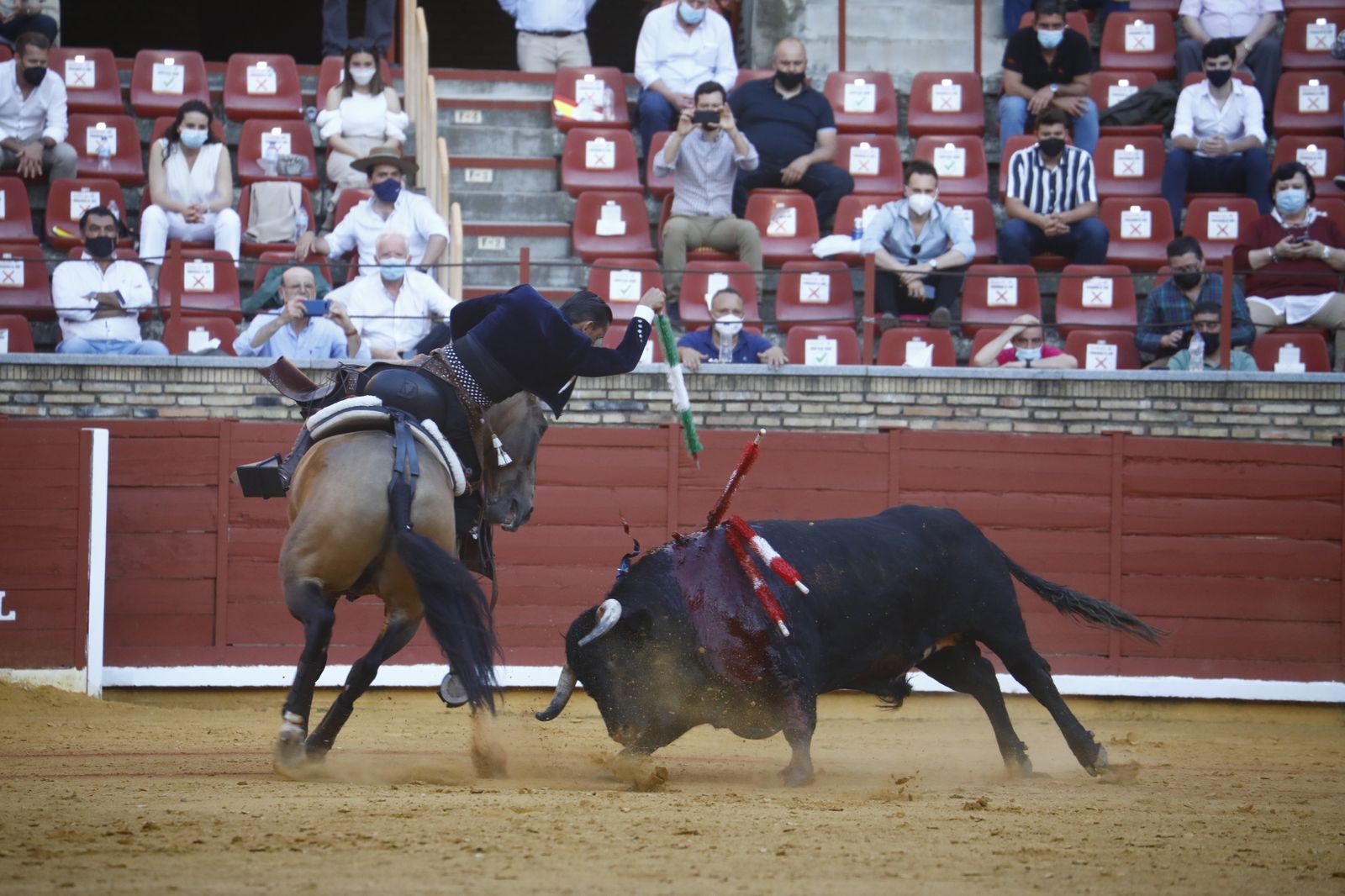 Las fotografías de la corrida mixta de la Feria Taurina de Córdoba con Roca Rey, Aguado y Ventura