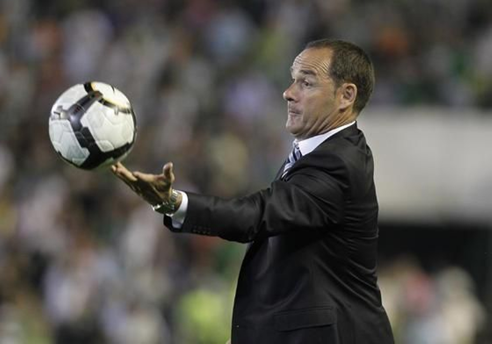 El Betis vuelve a meterse de lleno en la pelea por el ascenso tras ganar a la Real Sociedad. / Antonio Pizarro