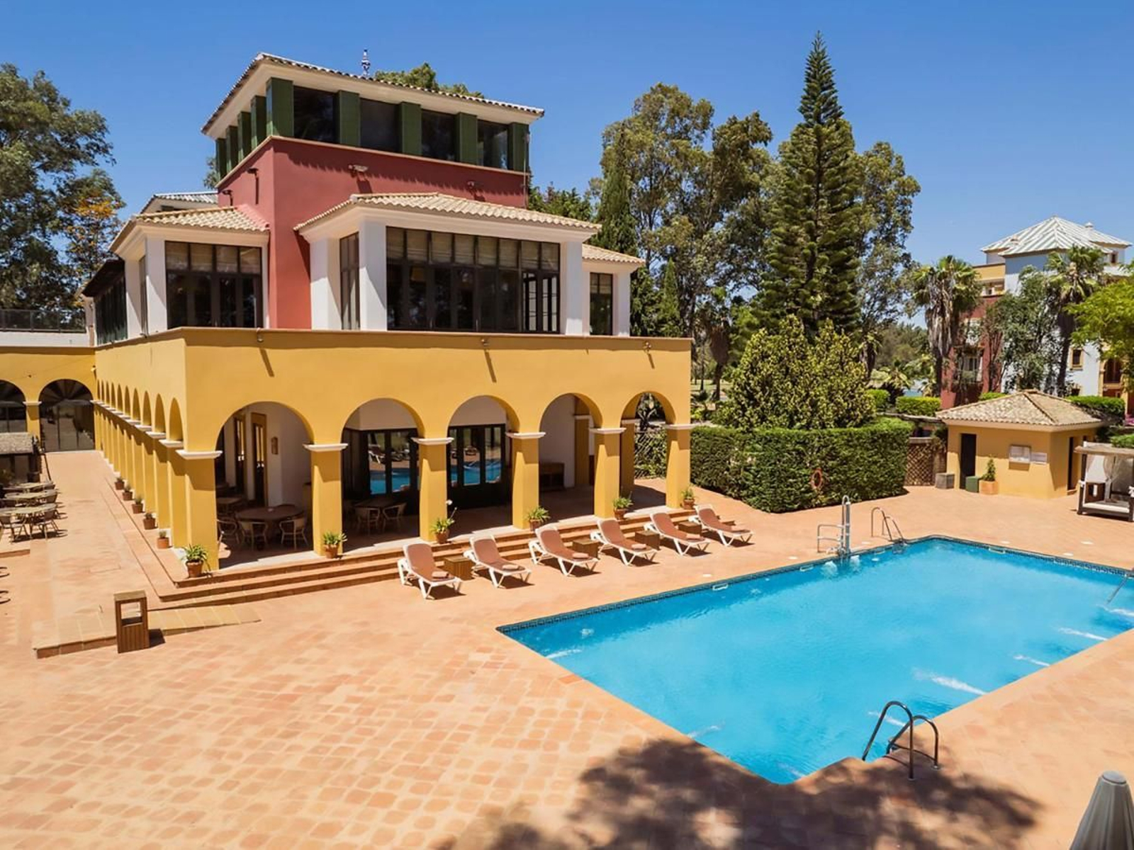 El hotel de lujo más barato para pasar Nochevieja en Huelva: 50 euros por persona, y con playa y club de golf cerca