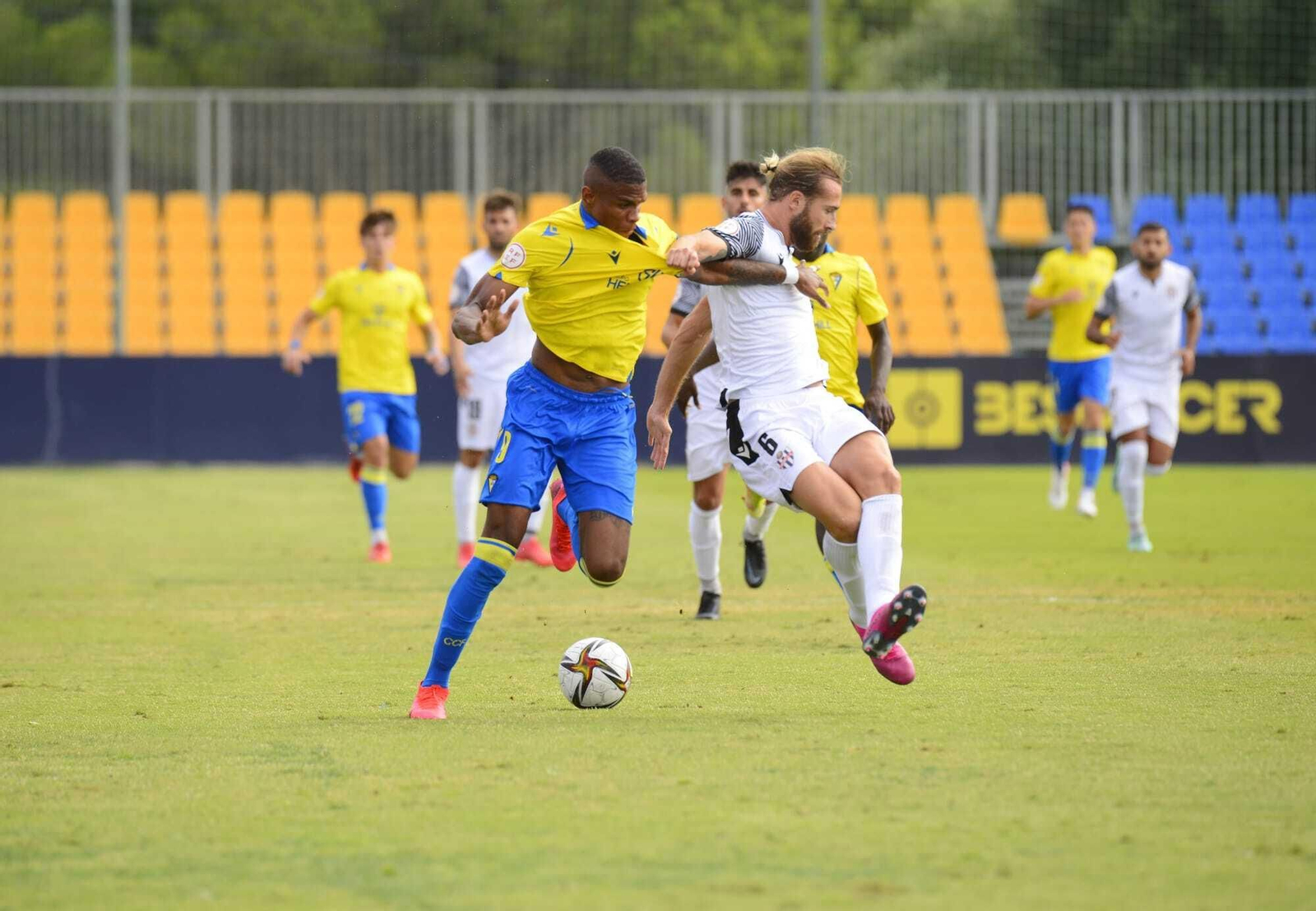 Una imagen del Cádiz B-Vélez.