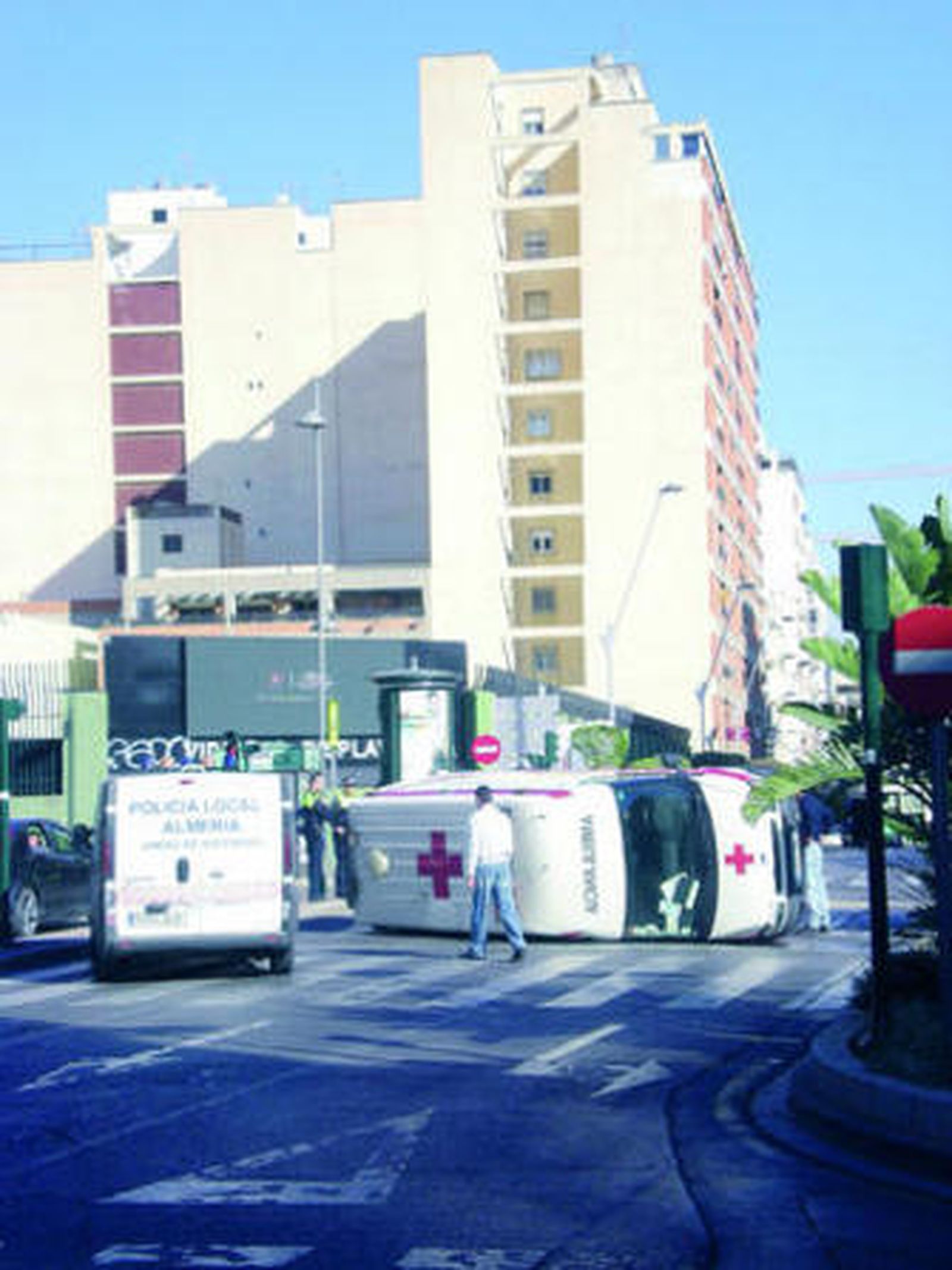 El vehículo quedó tendido en mitad del acceso entre Obispo Orberá y Gregorio Marañón.