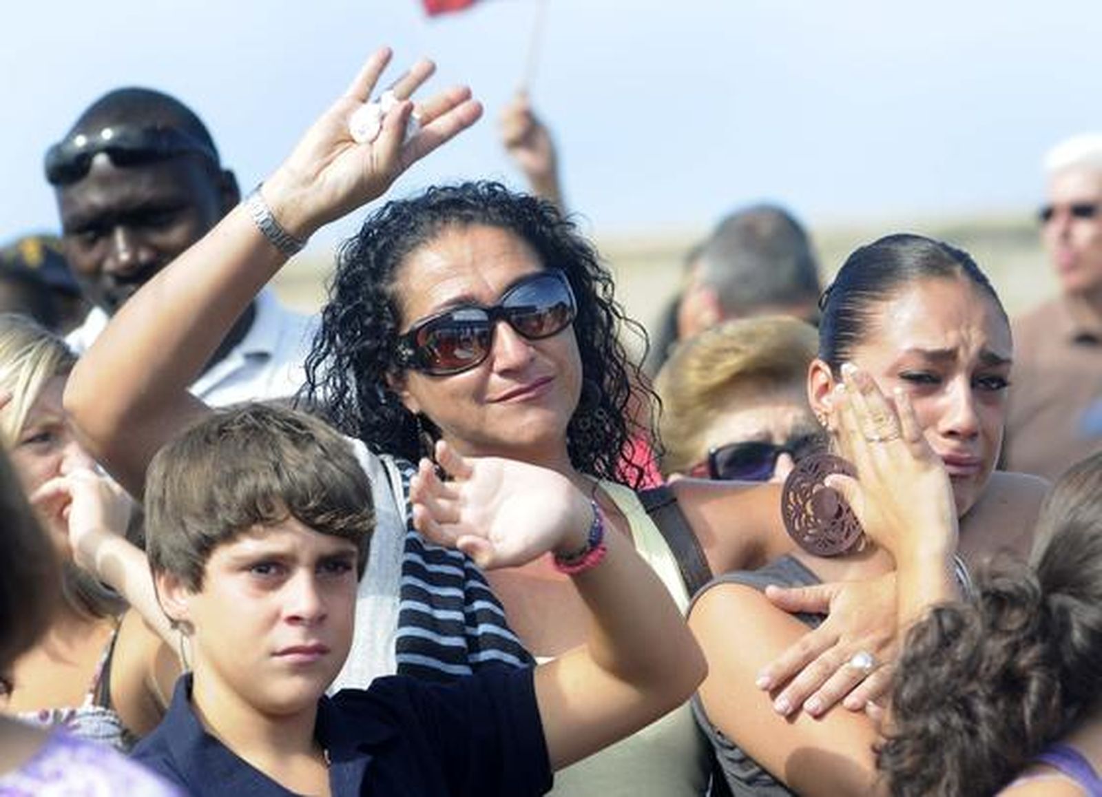 El buque Galicia parte de la Base Naval de Rota con rumbo a Somalia para sumarse a la operación Atalanta. 

Foto: Borja Benjumeda