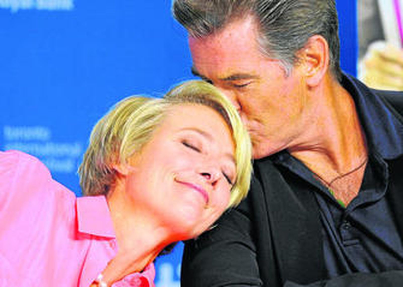 Brosnan y Thmpson, ayer, en la presentación del filme.