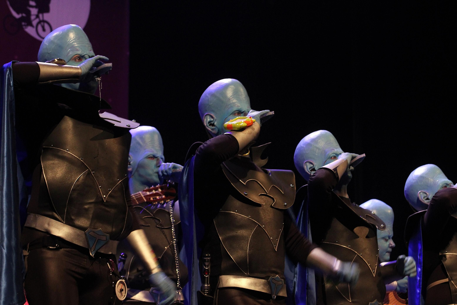 El pie de foto es 'La murga ¿Pa qué has venío, cabesa?' en su actuación de anoche en el Cervantes