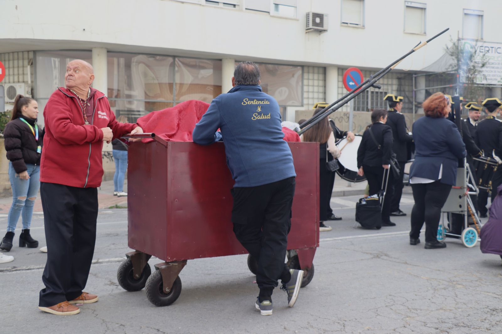 Las mejores imágenes del Martes Santo en Huelva: La Hermandad de La Sentencia