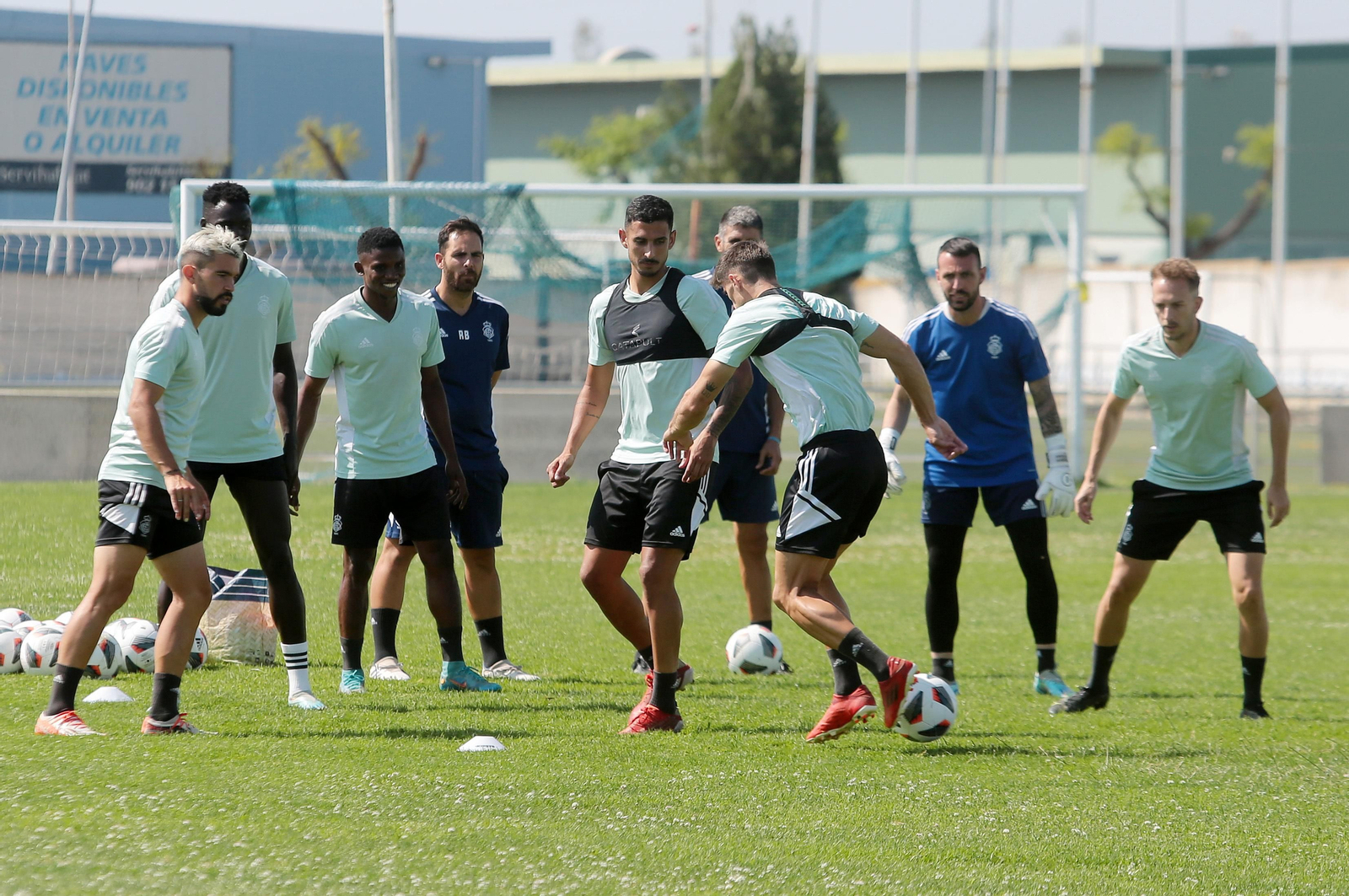 Imágenes del entrenamiento del Recre en la Ciudad Deportiva