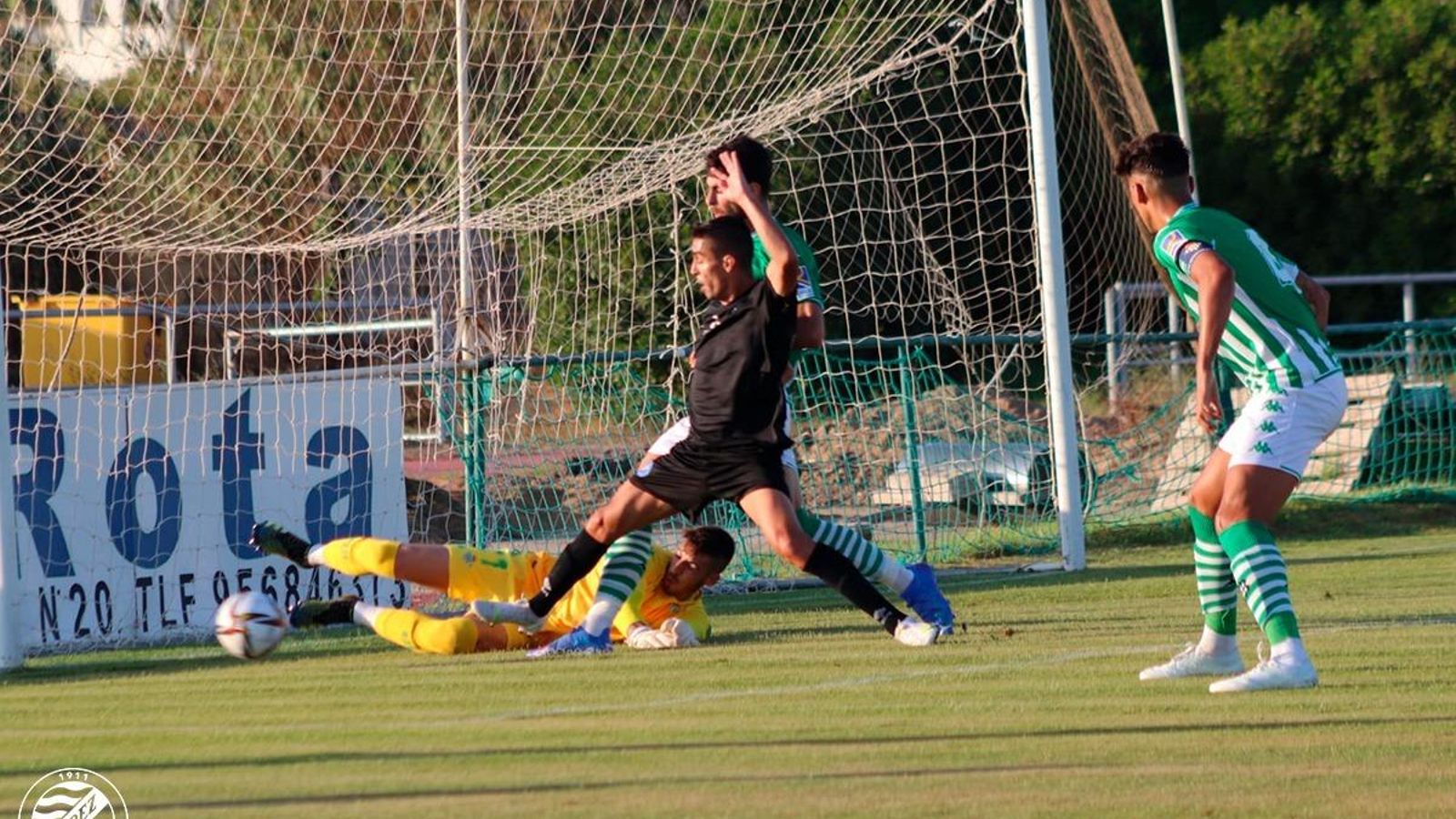 Darío Guti está a punto de llegar al remate en esta ocasión.