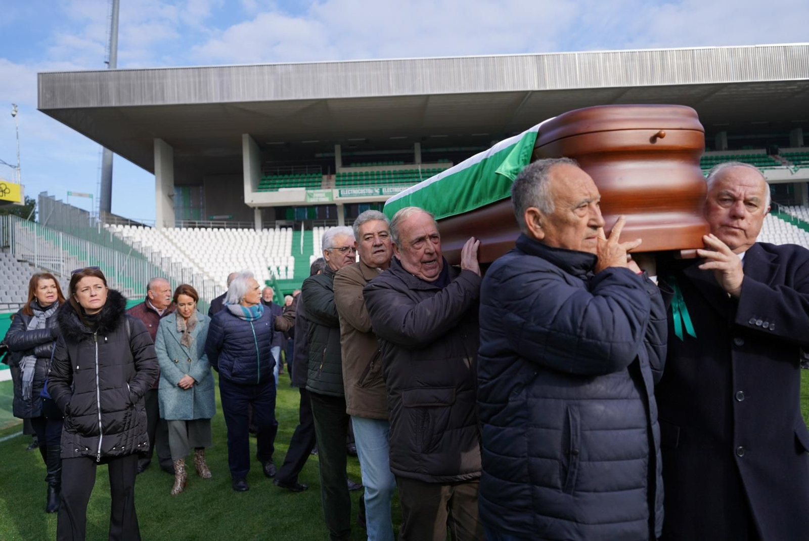 El último adiós a José Luis Navarro en El Arcángel