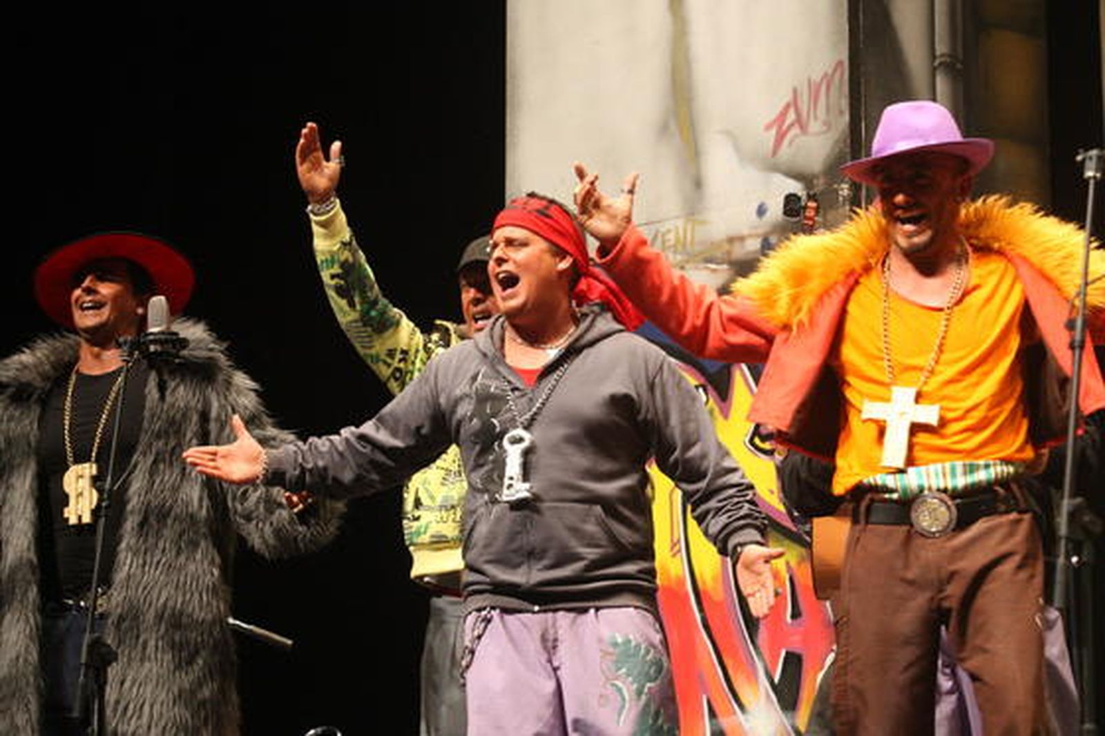 La comparsa de Tarifa 'Hablando en plata'

Foto: Paco Guerrero