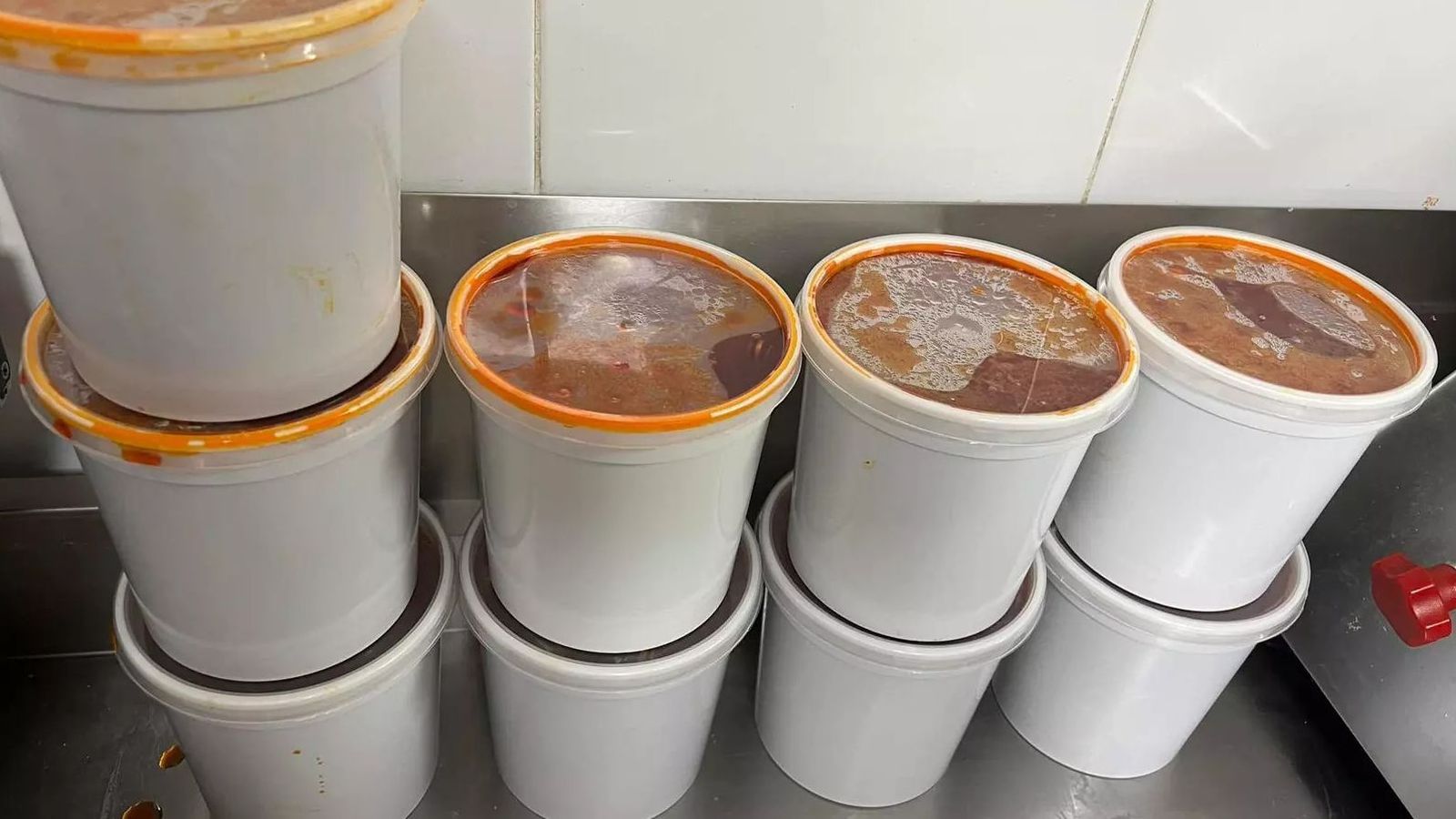 Estos son los recipientes de cabrillas del Bar Pacheco para llevar