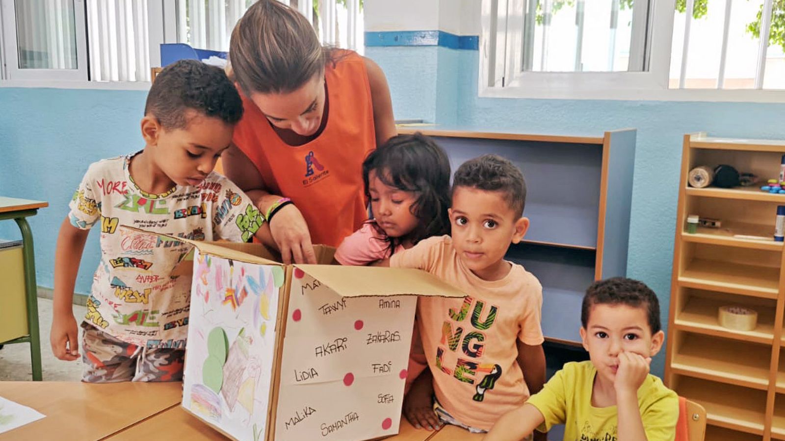 Un grupo de niños en una de las escuelas de verano.