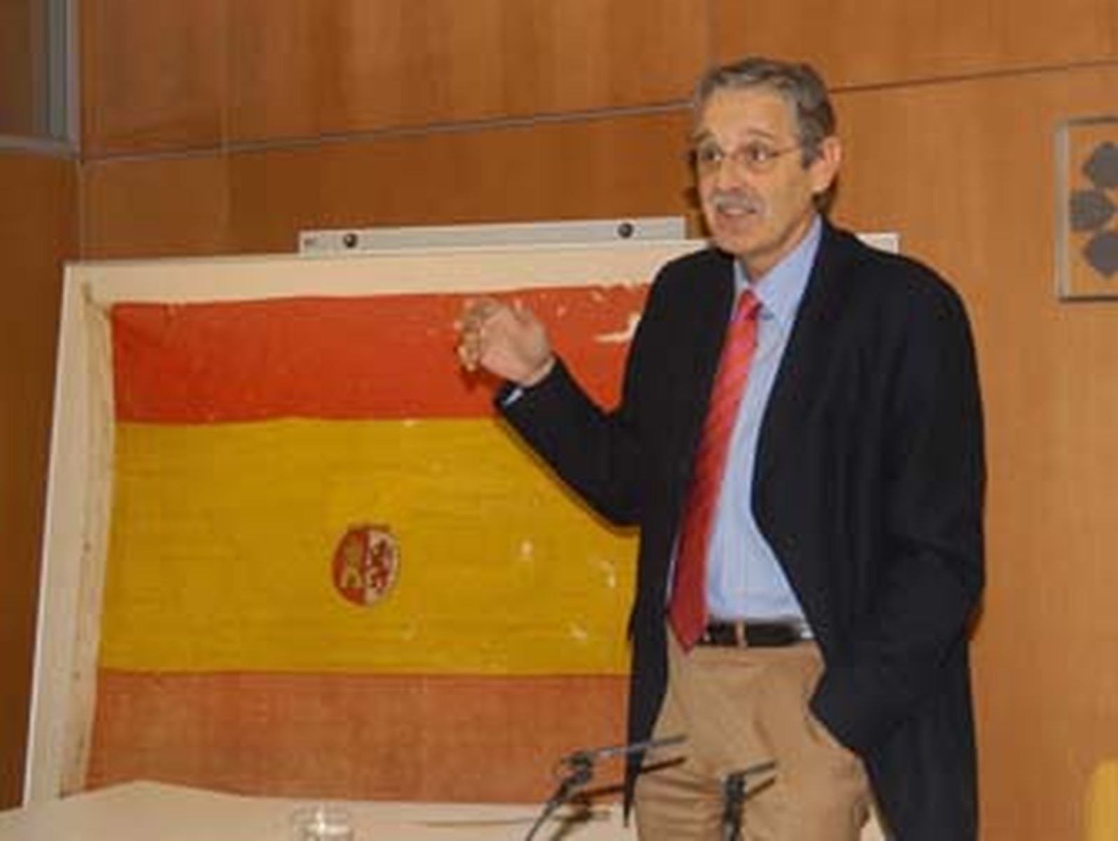 CajaGranada adquiere una bandera de la Primera República de 1873 para su museo