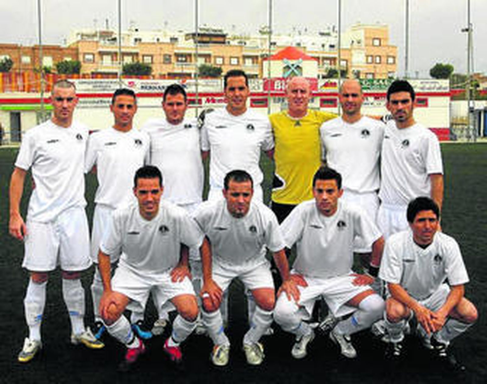 Conjunto titular de Los Molinos Club de Fútbol en la mañana de ayer.