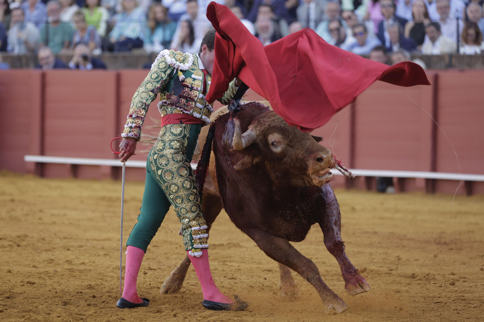 Las imágenes de la tercera de abono en la Maestranza de Sevilla