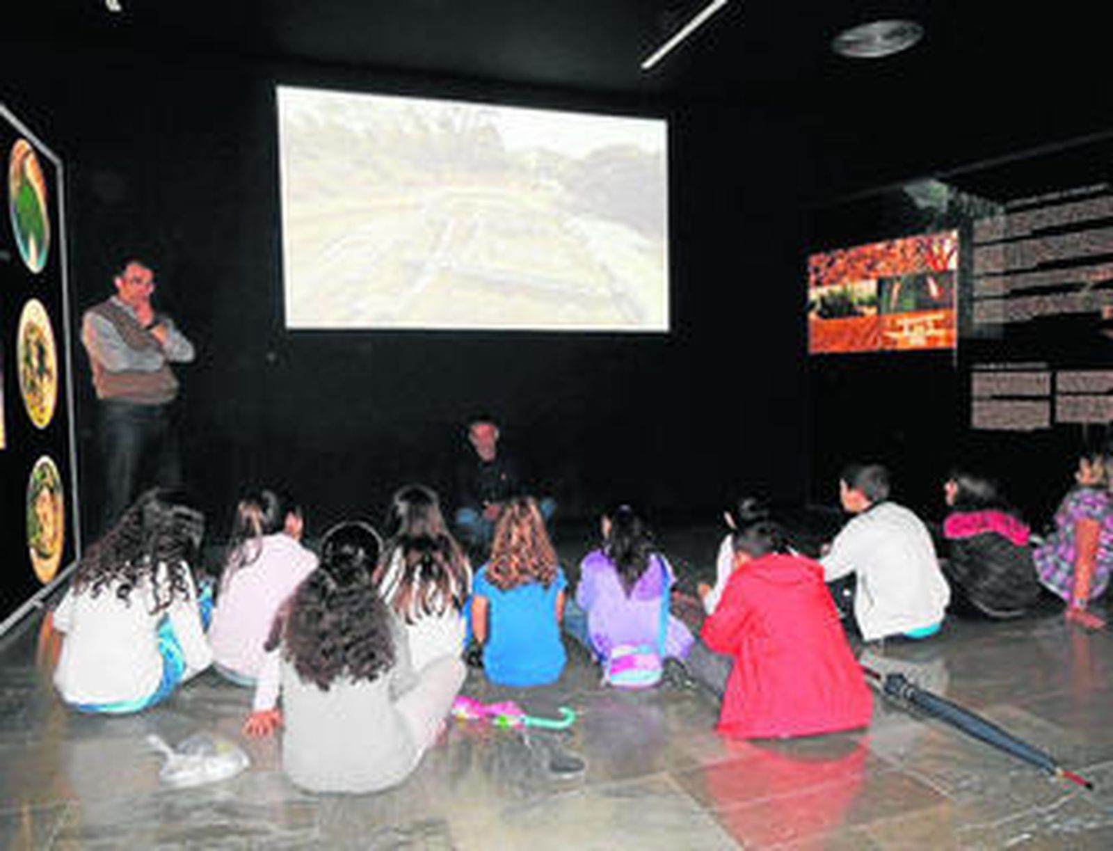 Escolares de San Roque, ayer durante una de las actividades.