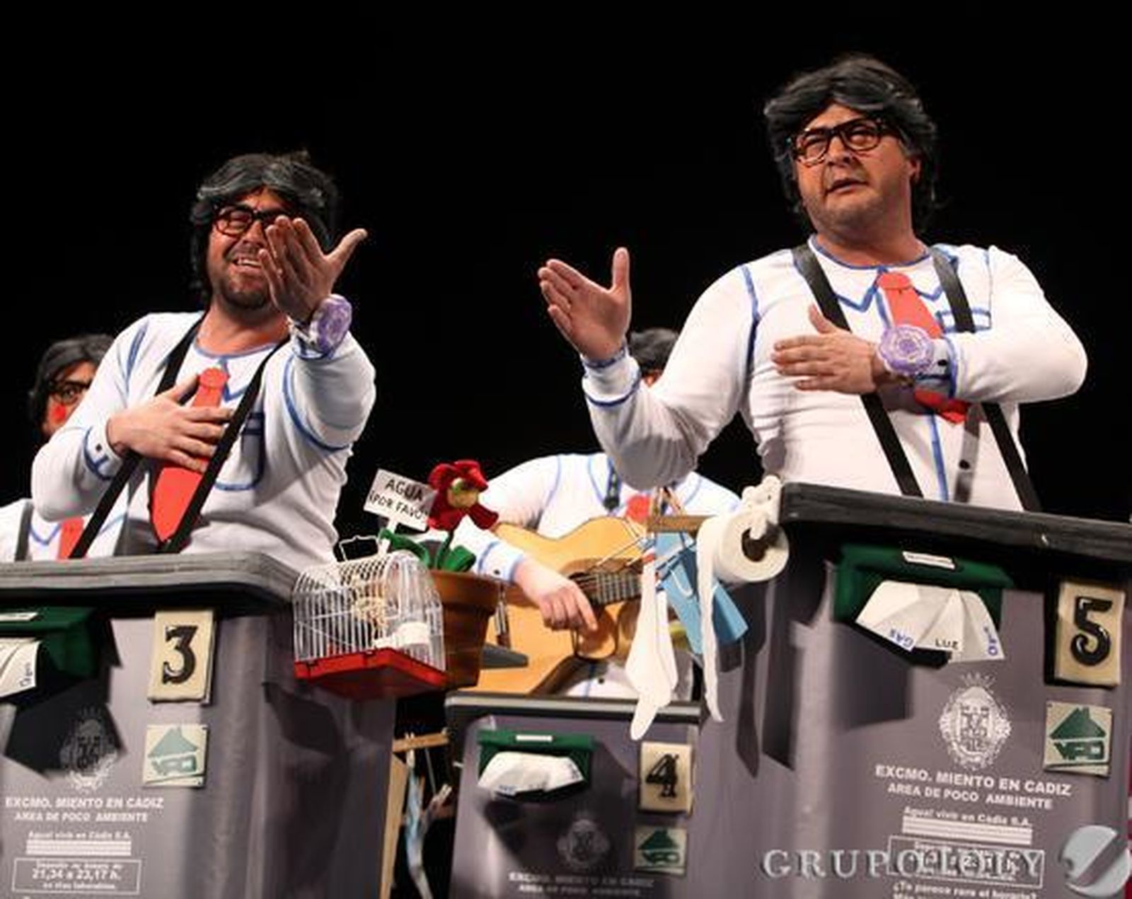 Chirigota 'Los recortaos'  Foto: Jesus Marin