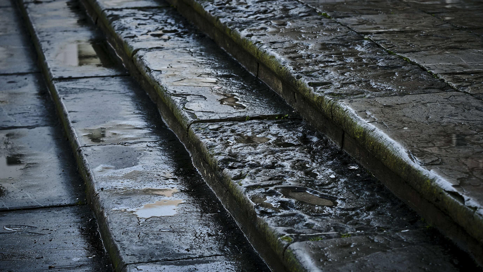 Estado del pavimento en plaza de la Catedral