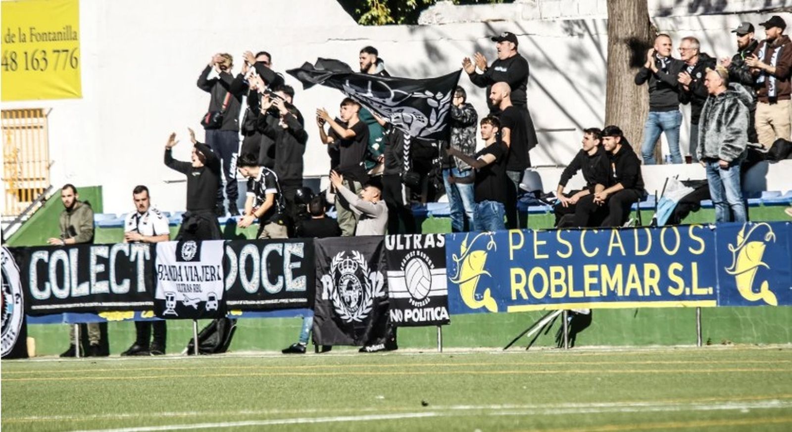Aficionados de la Balona, en la visita de los albinegros a Conil del pasado once de enero
