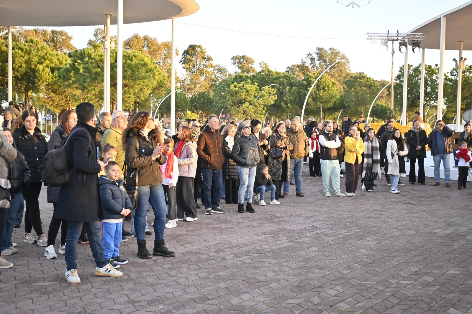 Inauguración de la iluminación navideña en el Paseo de la Ría del Puerto de Huelva 2025
