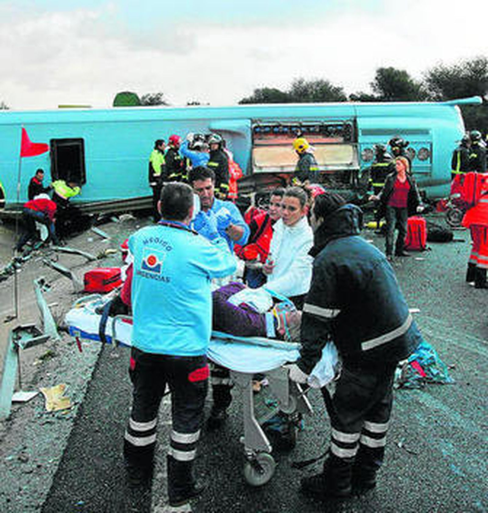 Atención a los heridos en el accidente de Benalmádena.