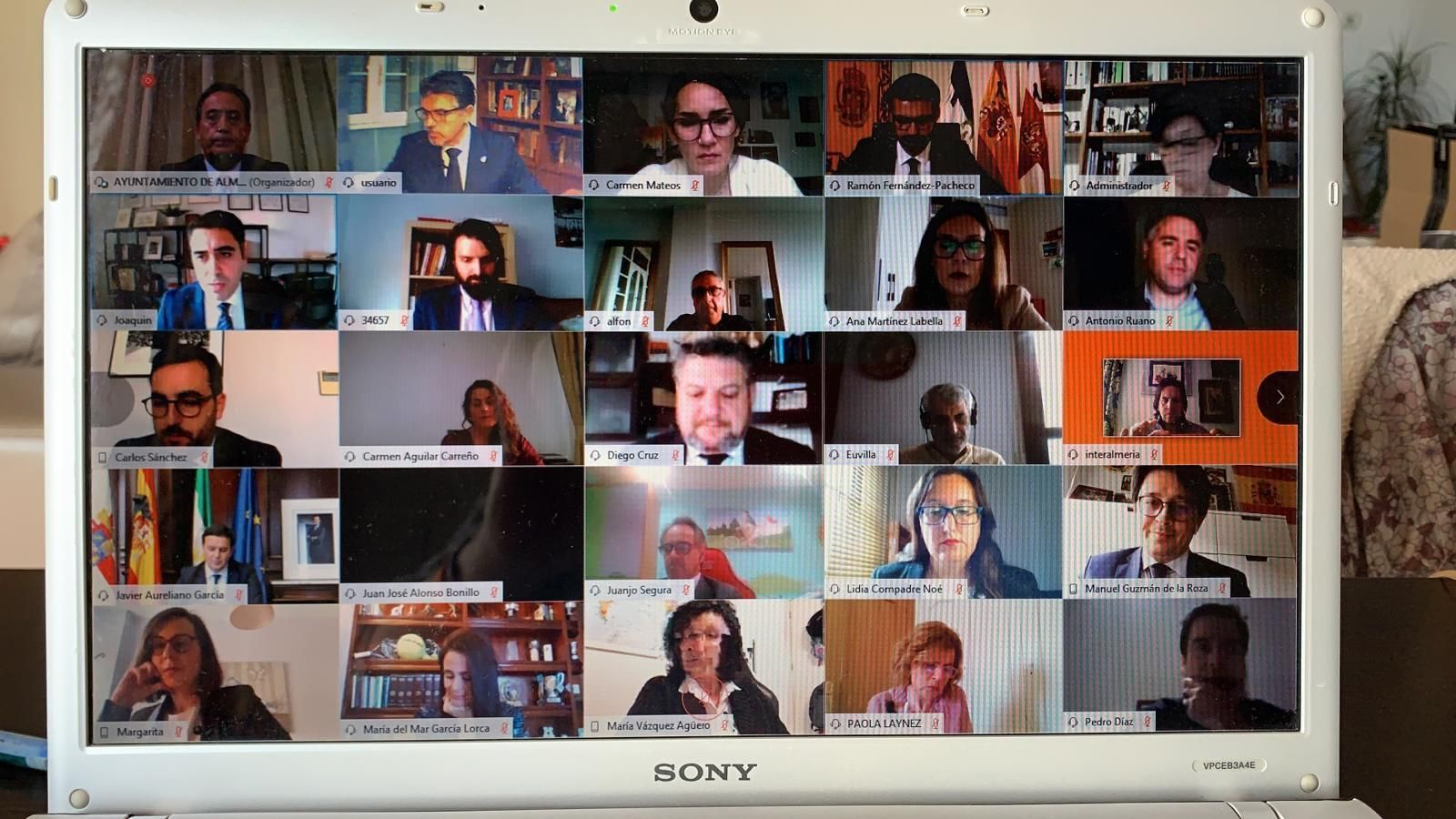 Alcalde, concejales y portavoces de la oposición en el primer Pleno telemático del Ayuntamiento de Almería