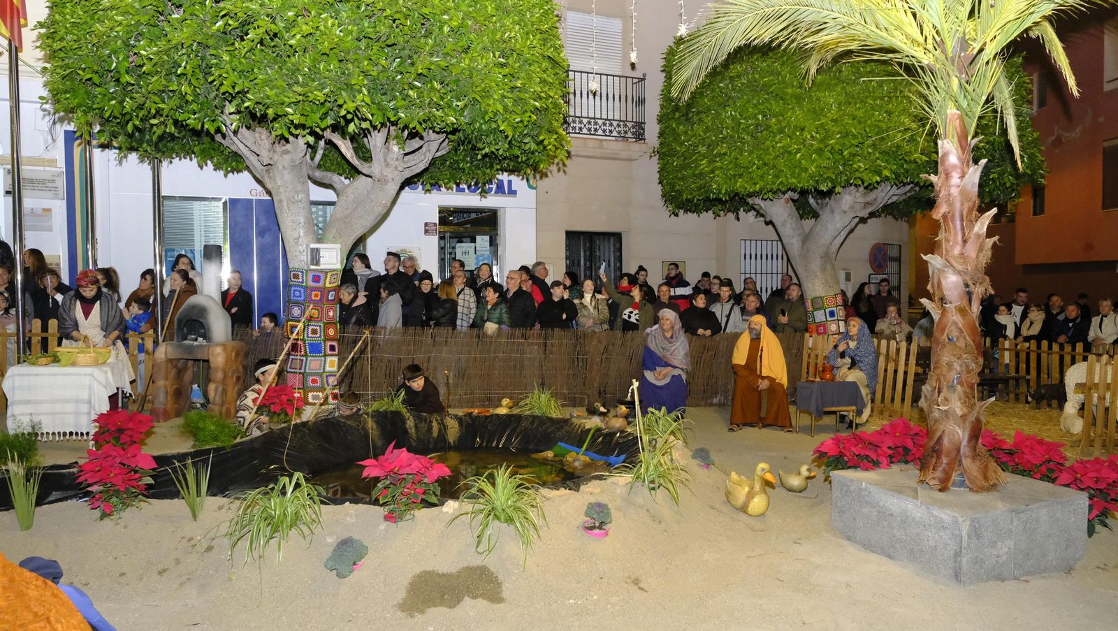 El Belén viviente de Gádor abarrota de público la plaza del pueblo, en imágenes