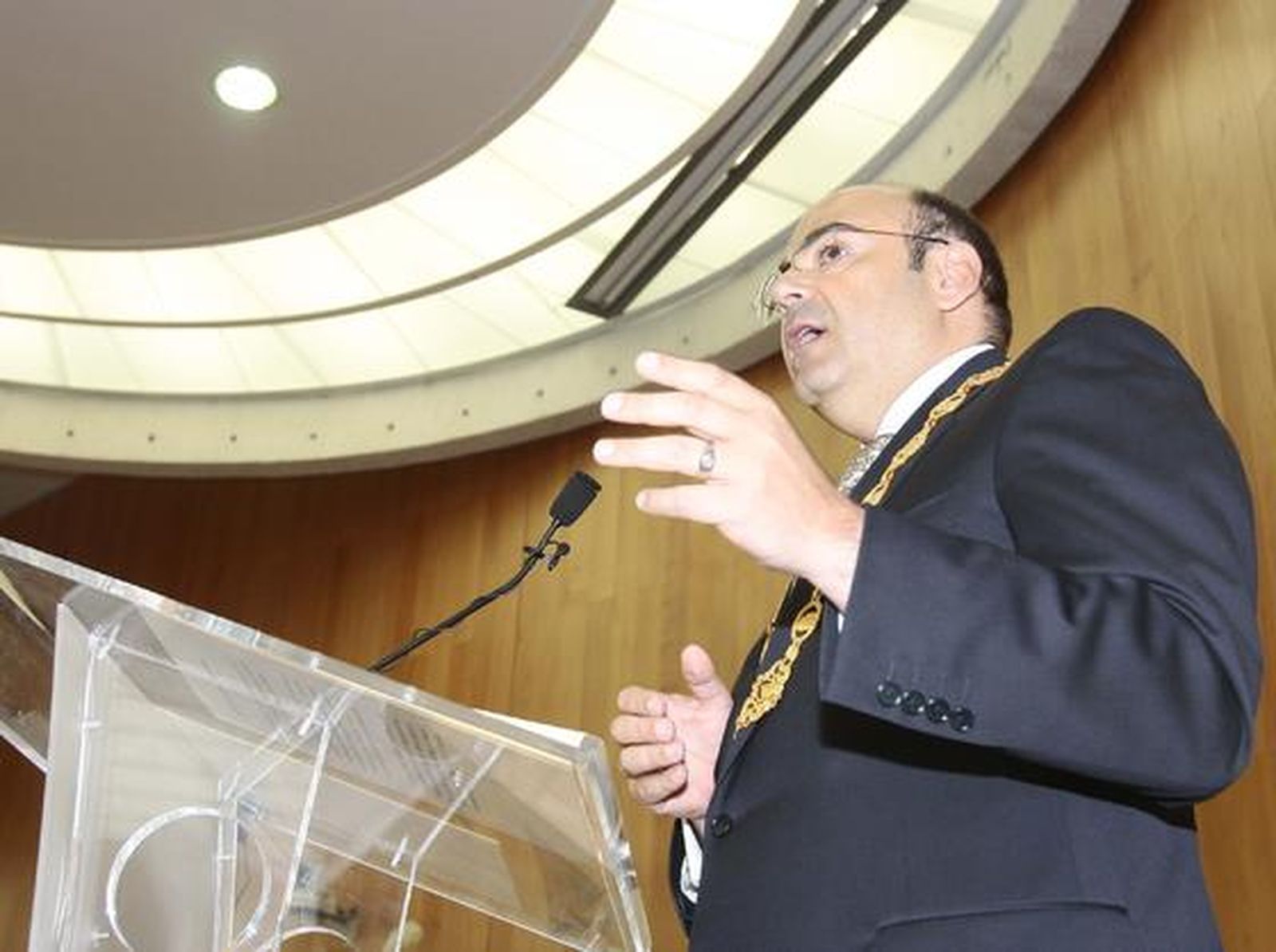 Sebastián Pérez es investido como nuevo presidente de la Diputación de Granada


Foto: Mar?de la Cruz