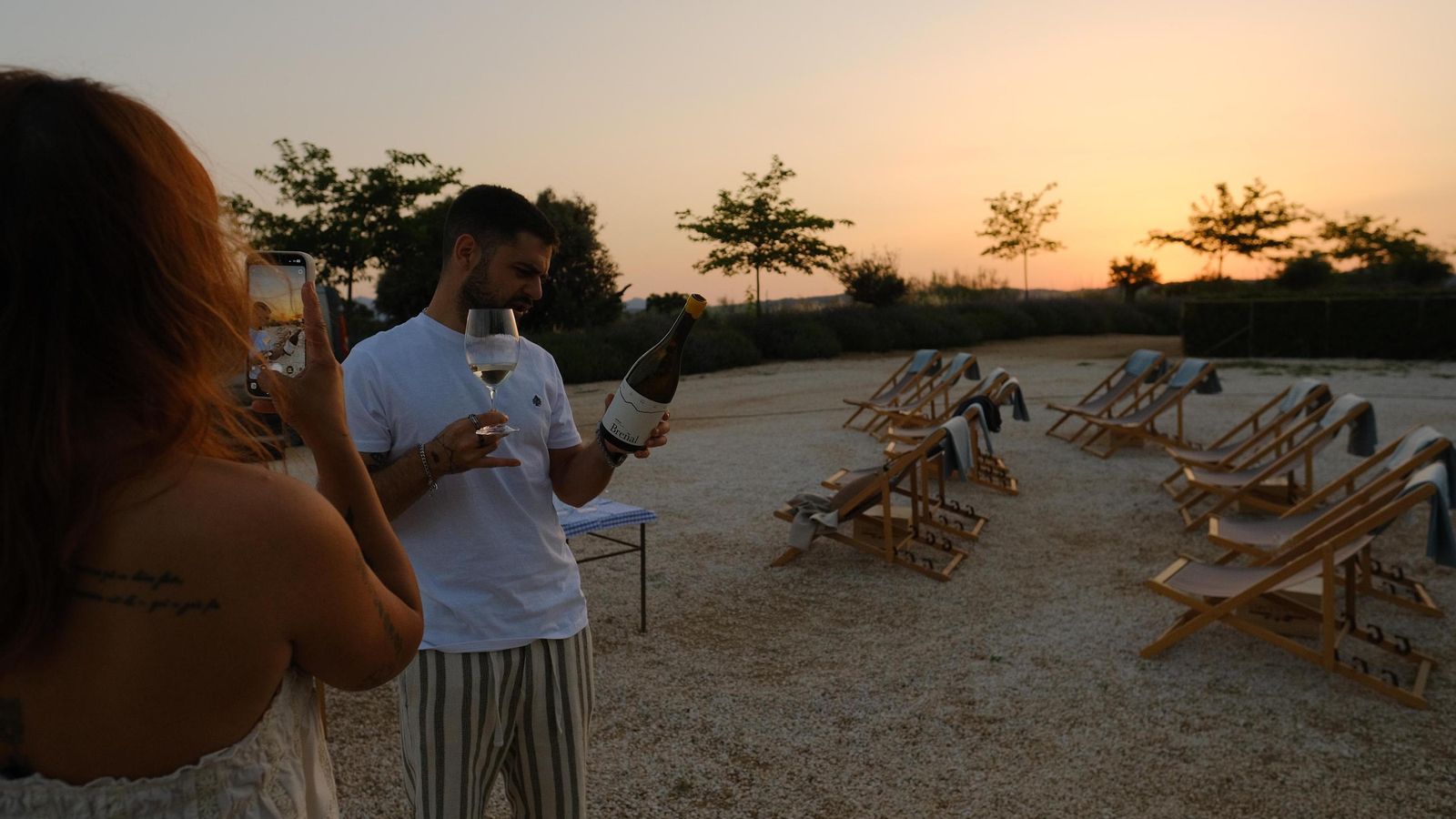 Cada persona dispone de su hamaca para la observación del cielo