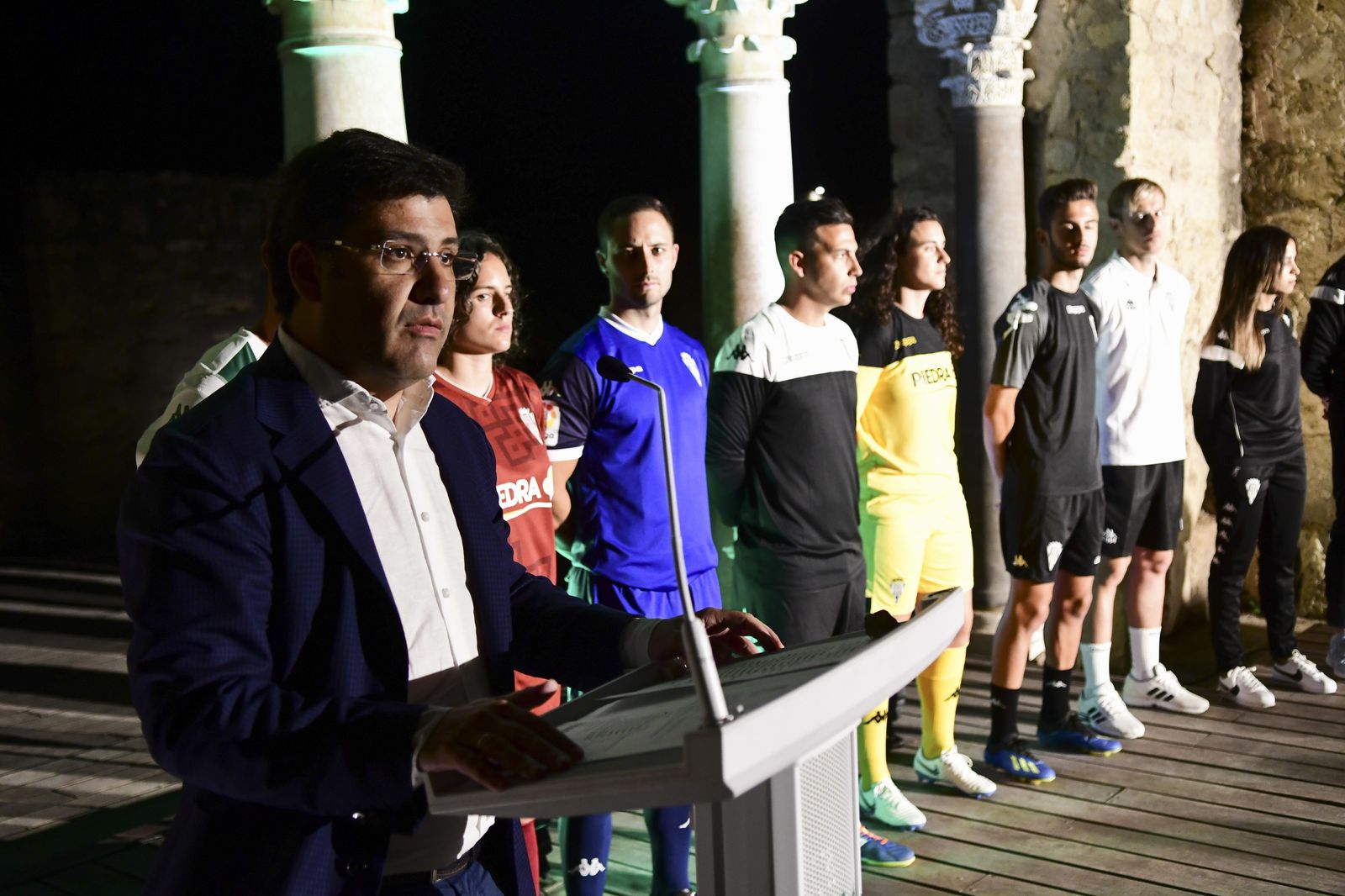 El Córdoba CF presenta sus nuevas camisetas en Medina Azahara