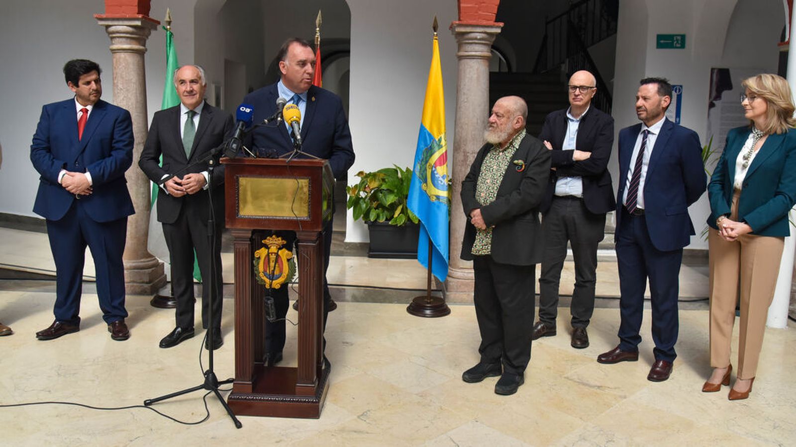 El consejero de Cultura, Arturo Bernal, en el Museo de Algeciras.