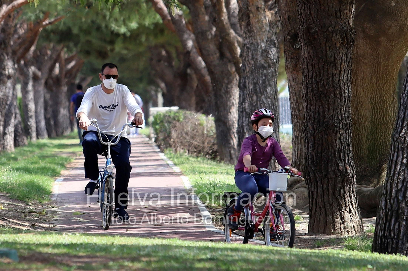 Imágenes del primer día de la salida de niños a la calle en el estado de alarma por coronavirus