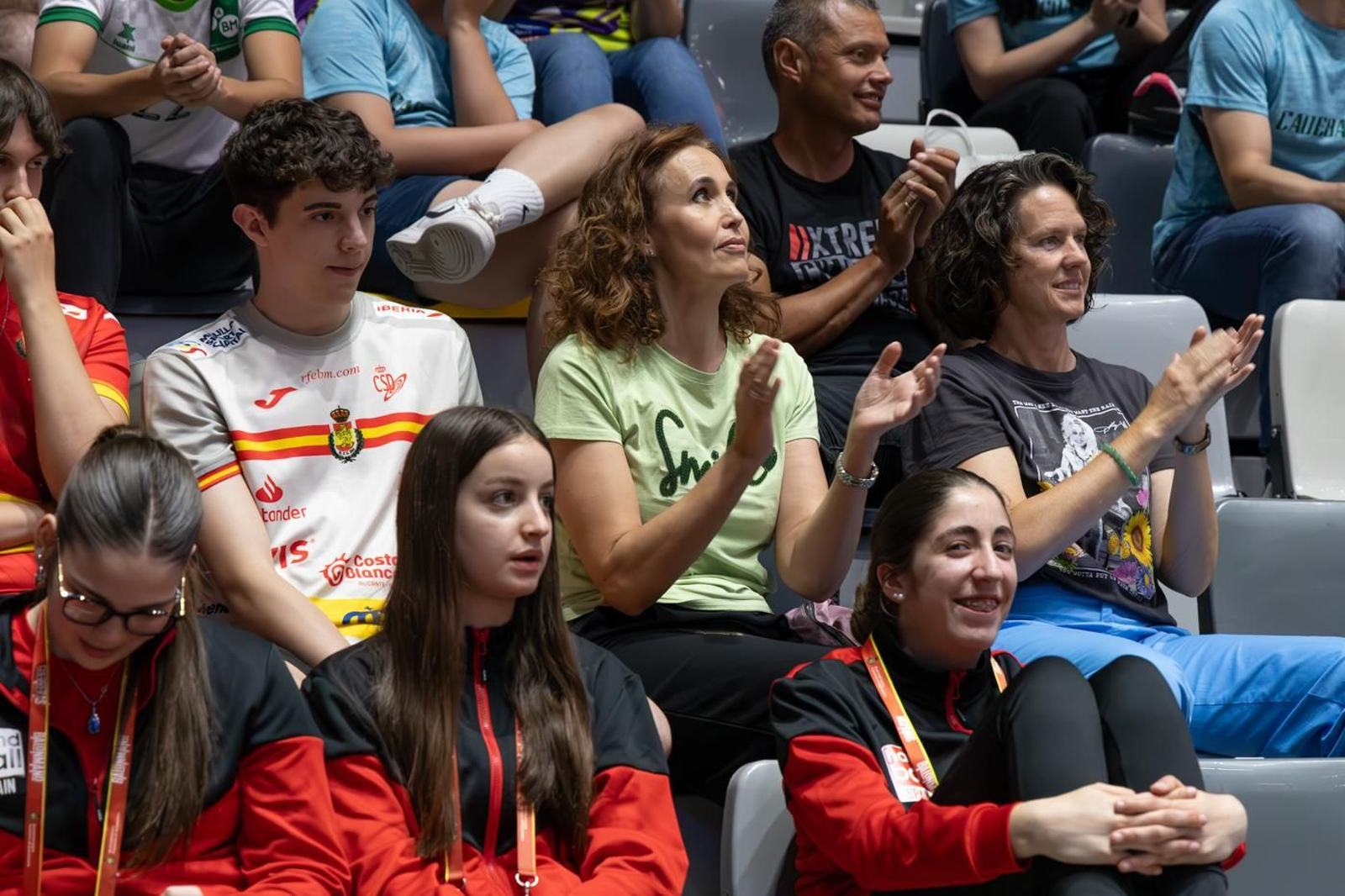 Las aficiones de la Copa del Rey de balonmano de Jaén, en imágenes