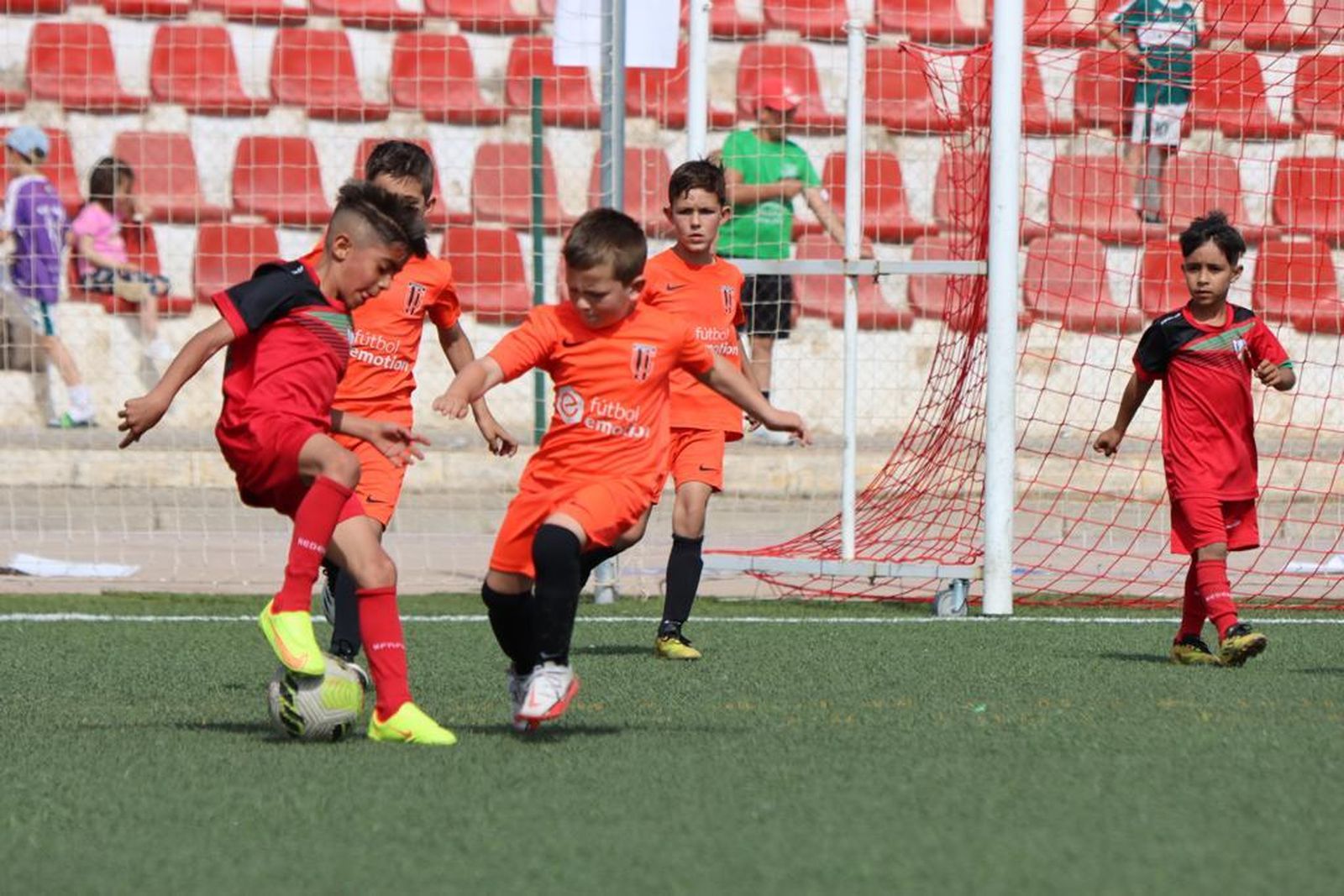 Acción de un partido jugado en la Granada Fútbol Cup
