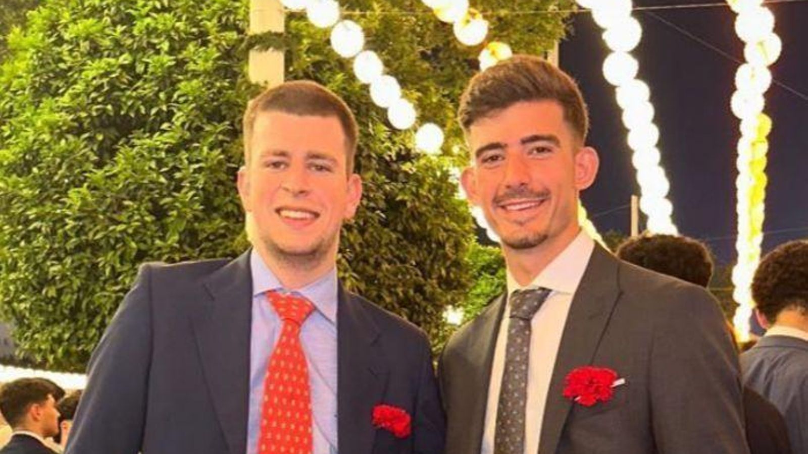 Kike Salas junto a un amigo en la Feria de Abril de 2024