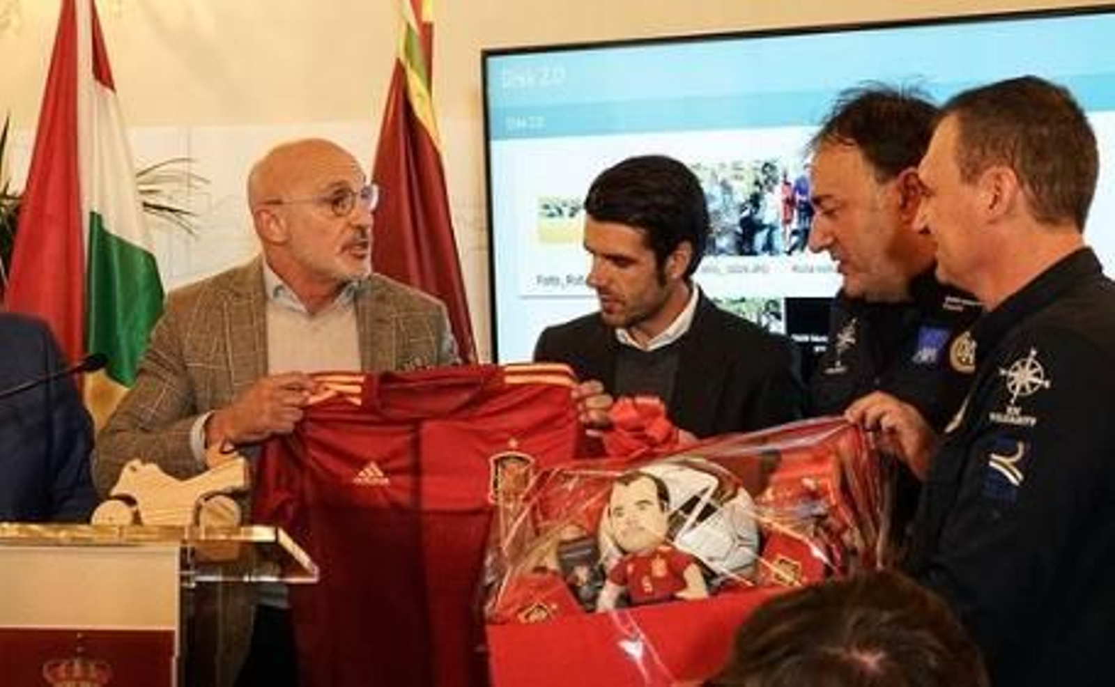 Luis de la Fuente y el torero Emilio de Justo en un acto.