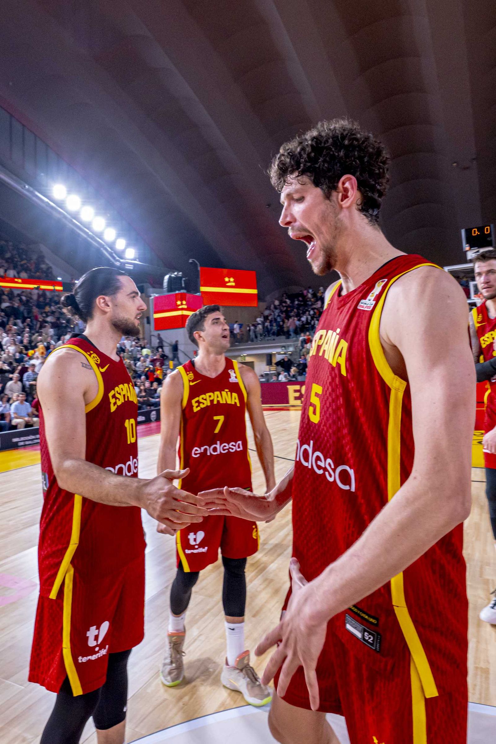 Francis Alonso lidera a una España invicta con 12 puntos