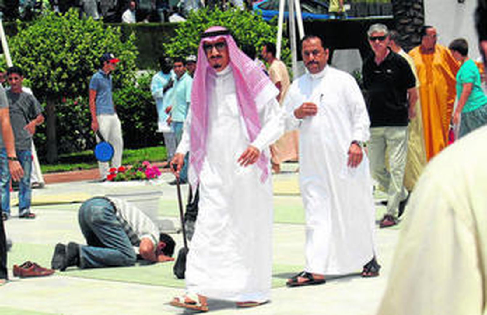 El príncipe Salman, el año pasado en Marbella, durante una visita a la mezquita.