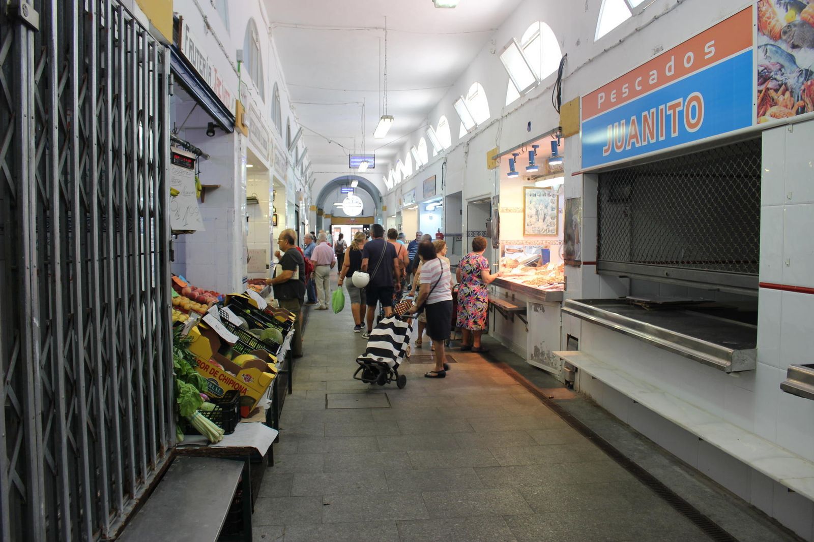 Una de las calles del Mercado de Puerto Real, donde han cerrado varios puestos.