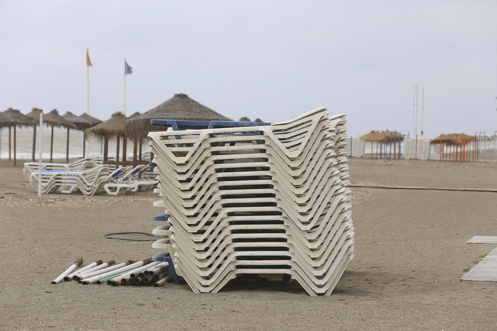 Playas cerradas en Torremolinos, la imagen del coronavirus en Málaga