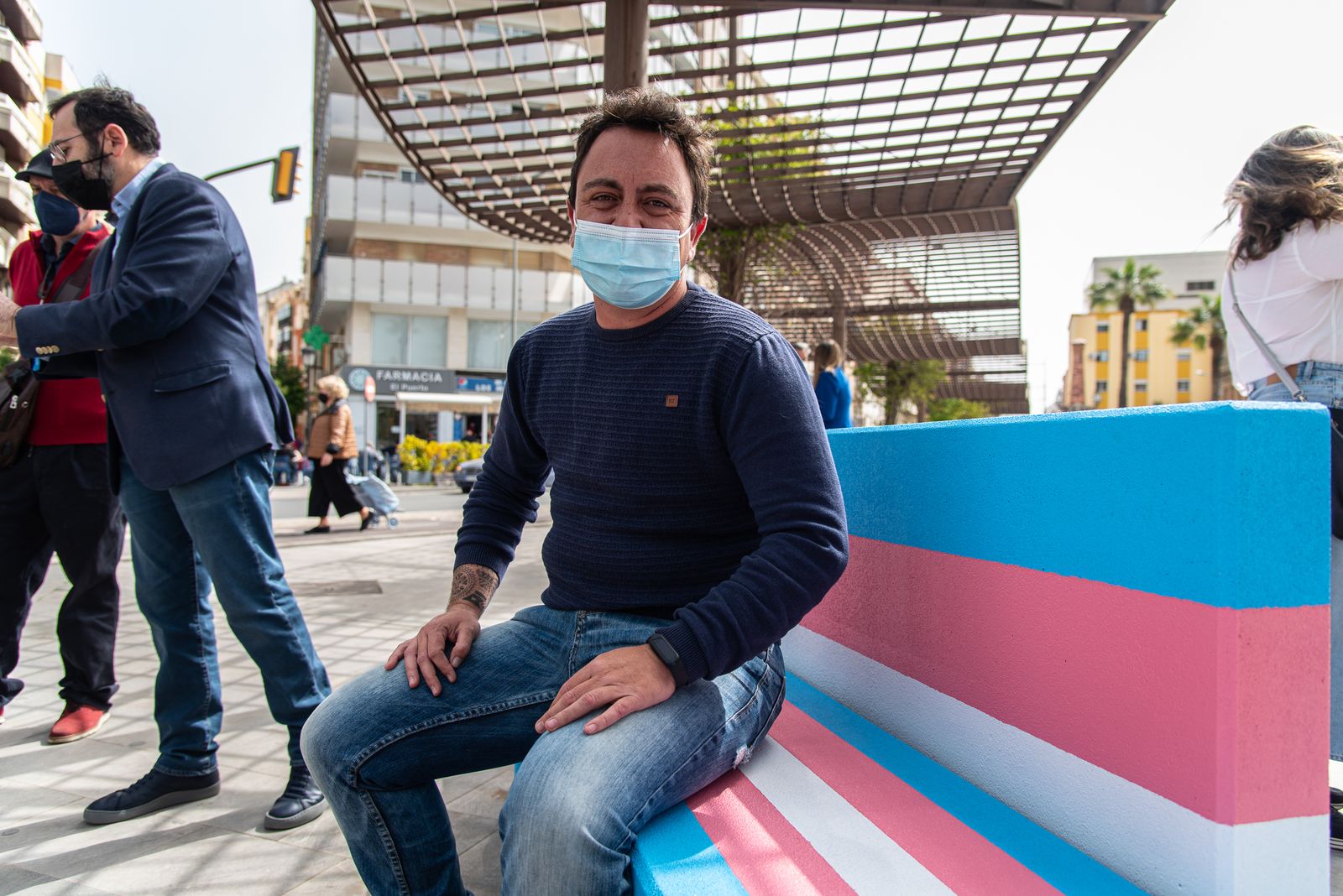 Imágenes de la inauguración del banco trans en Huelva