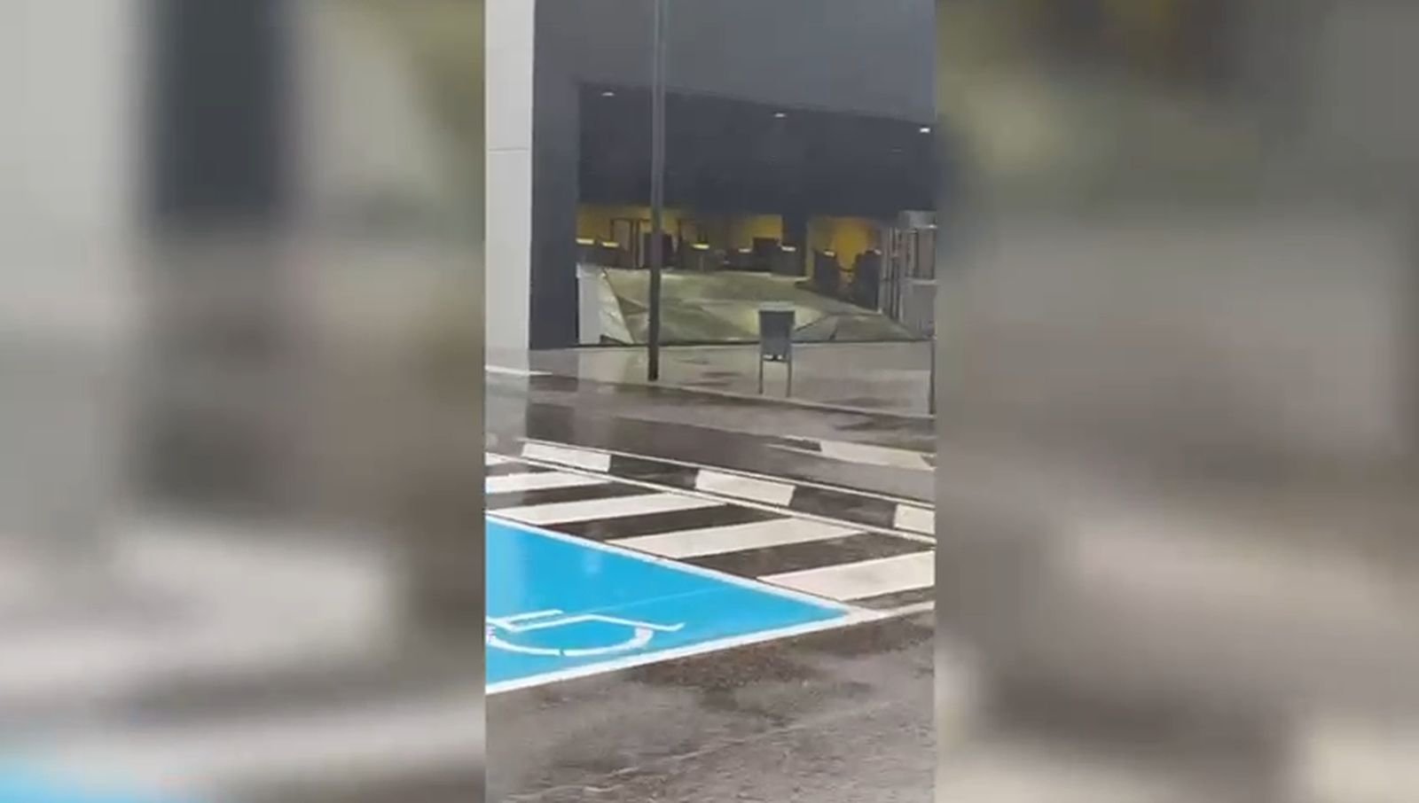 Cae la cristalera del nuevo gimnasio Fit Place de Victoria Park.