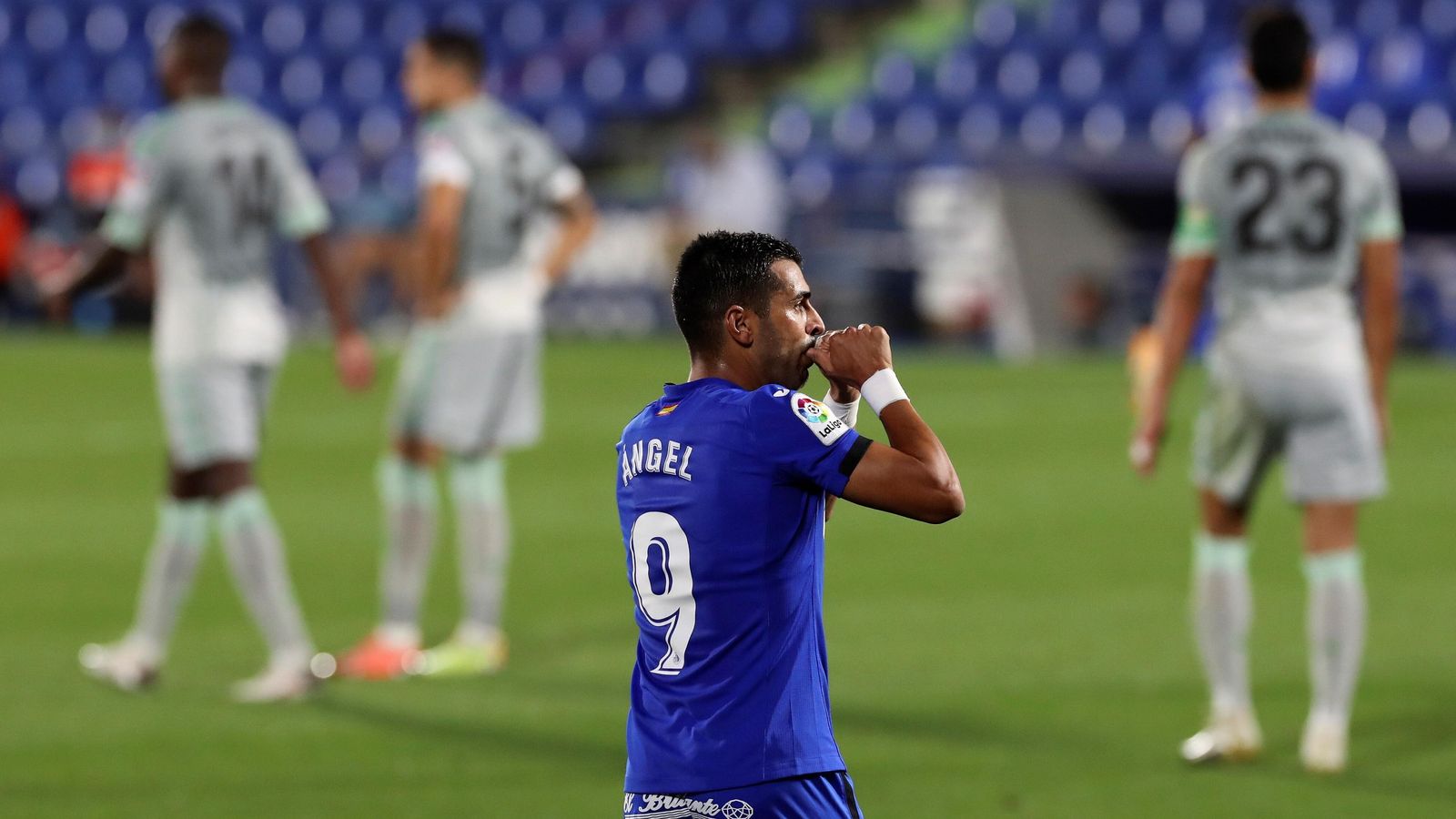 Ángel celebra un gol del Getafe contra el Betis el pasado año.