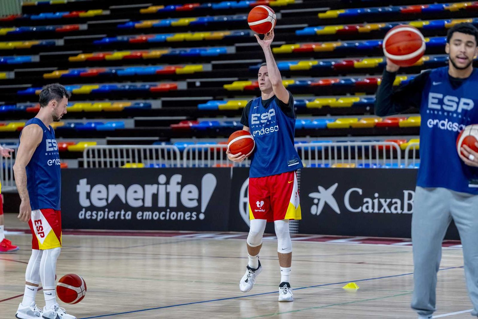 Alberto Díaz, Francis Alonso y Paco Aurioles, en la primera España de Chus Mateo
