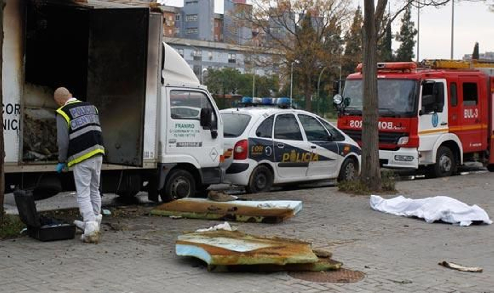 Muere un hombre en el interior de un camión tras arder los sillones